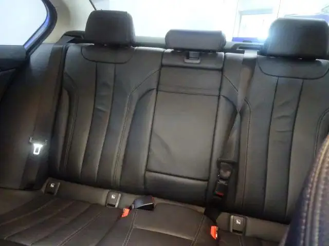BMW 5 Series view 10