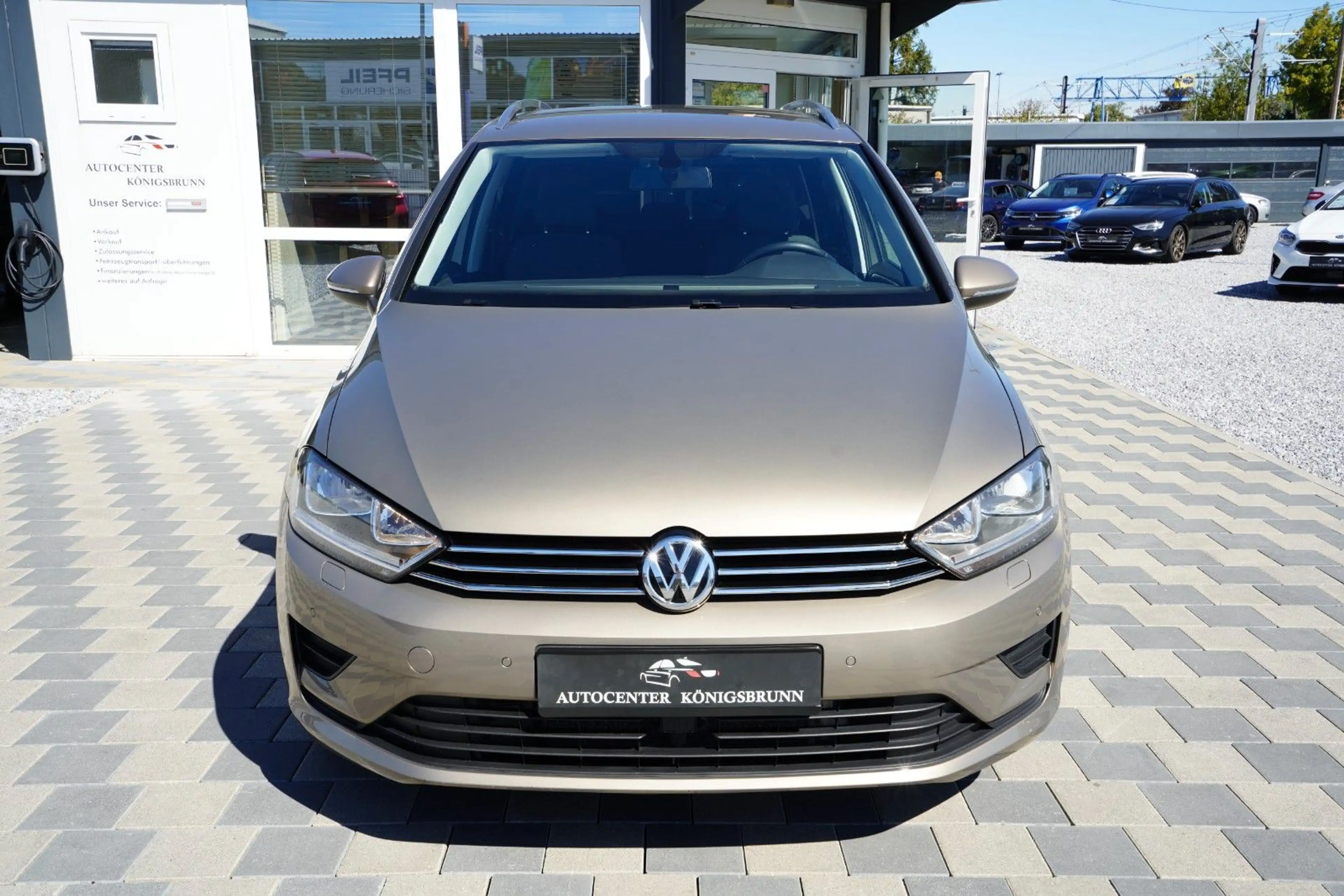 Volkswagen Golf Sportsvan 2.0TDI*Automatik*AHK*PDC*SHZ*8Fac — photo 2