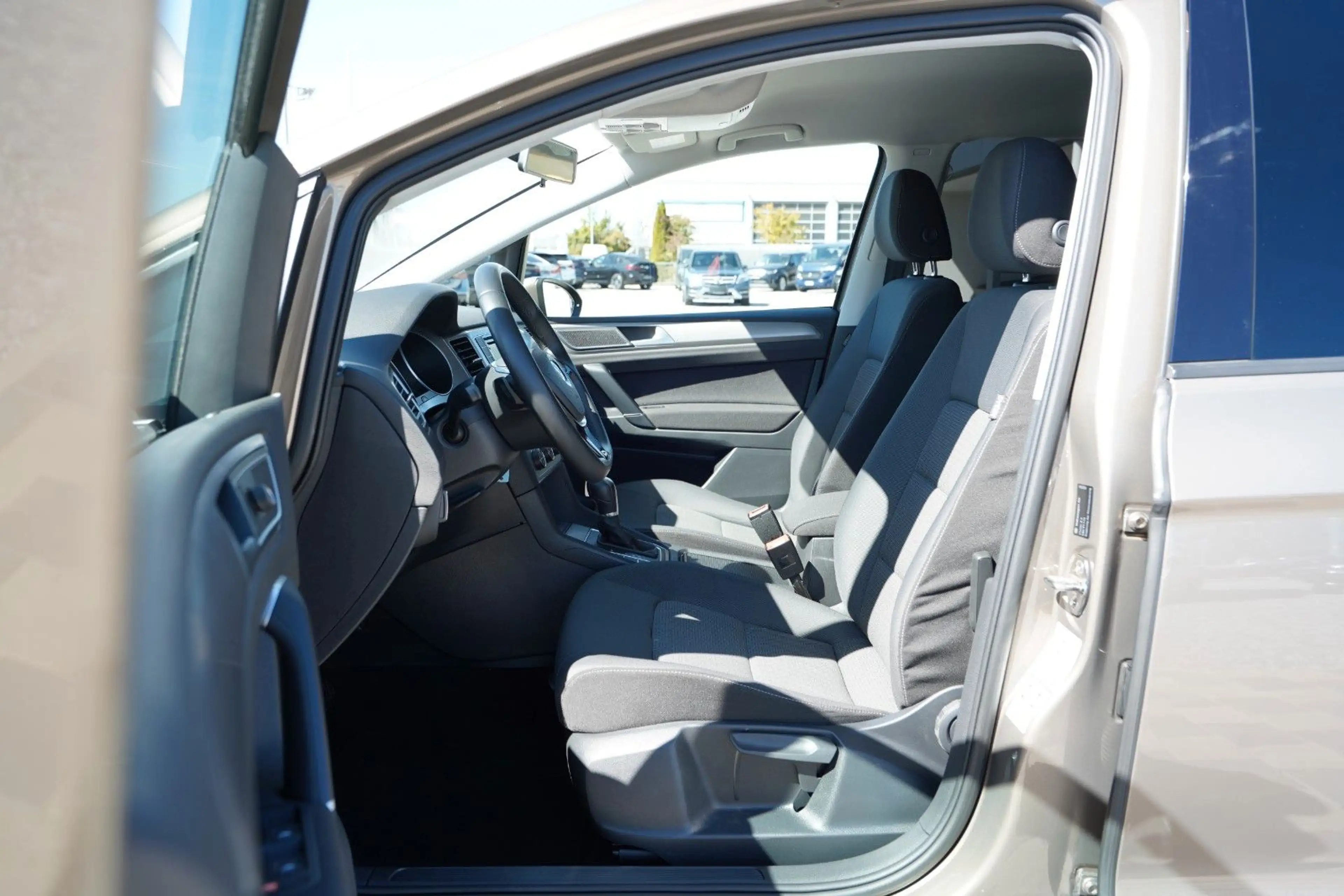 Volkswagen Golf Sportsvan 2.0TDI*Automatik*AHK*PDC*SHZ*8Fac — photo 12