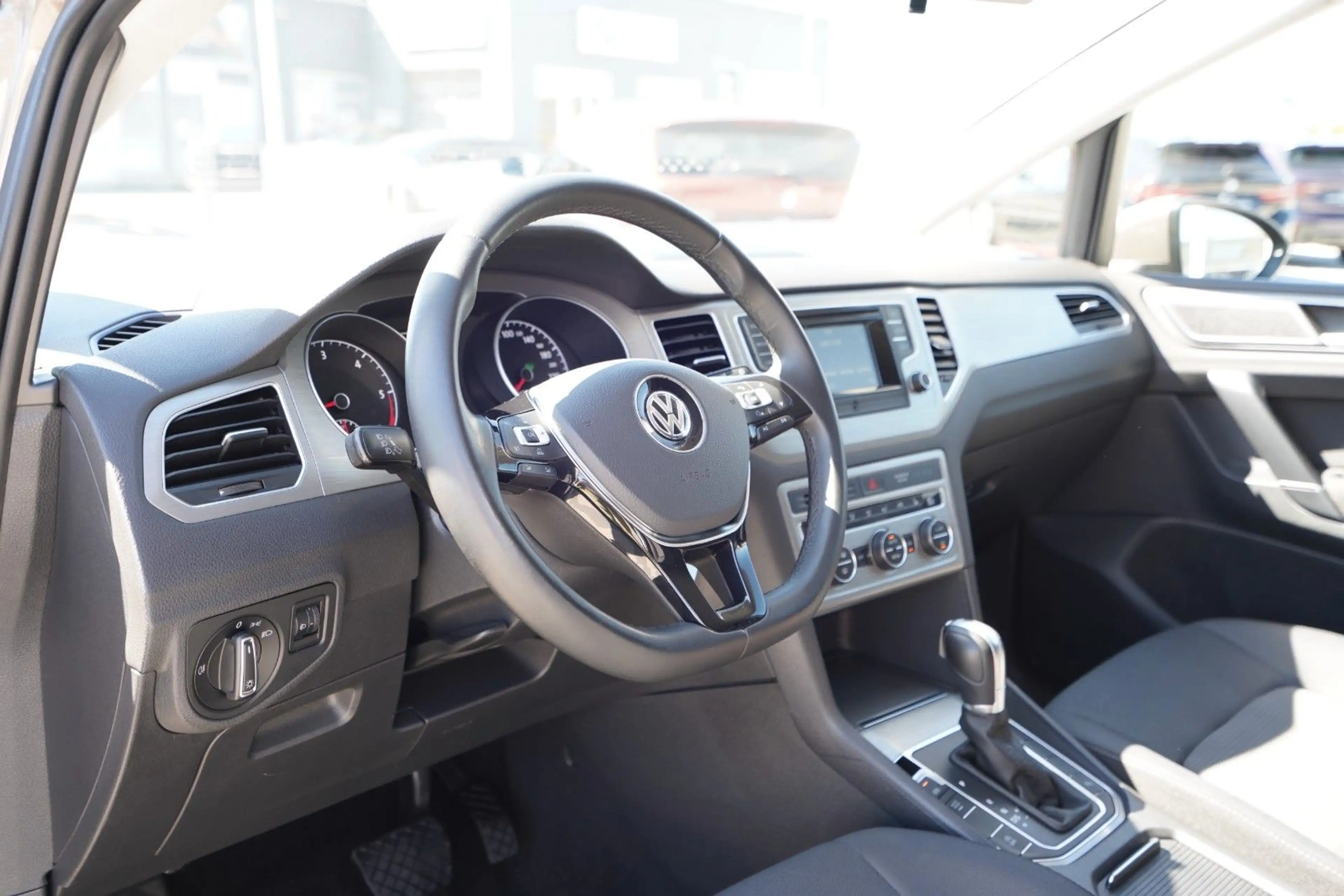 Volkswagen Golf Sportsvan 2.0TDI*Automatik*AHK*PDC*SHZ*8Fac — photo 10
