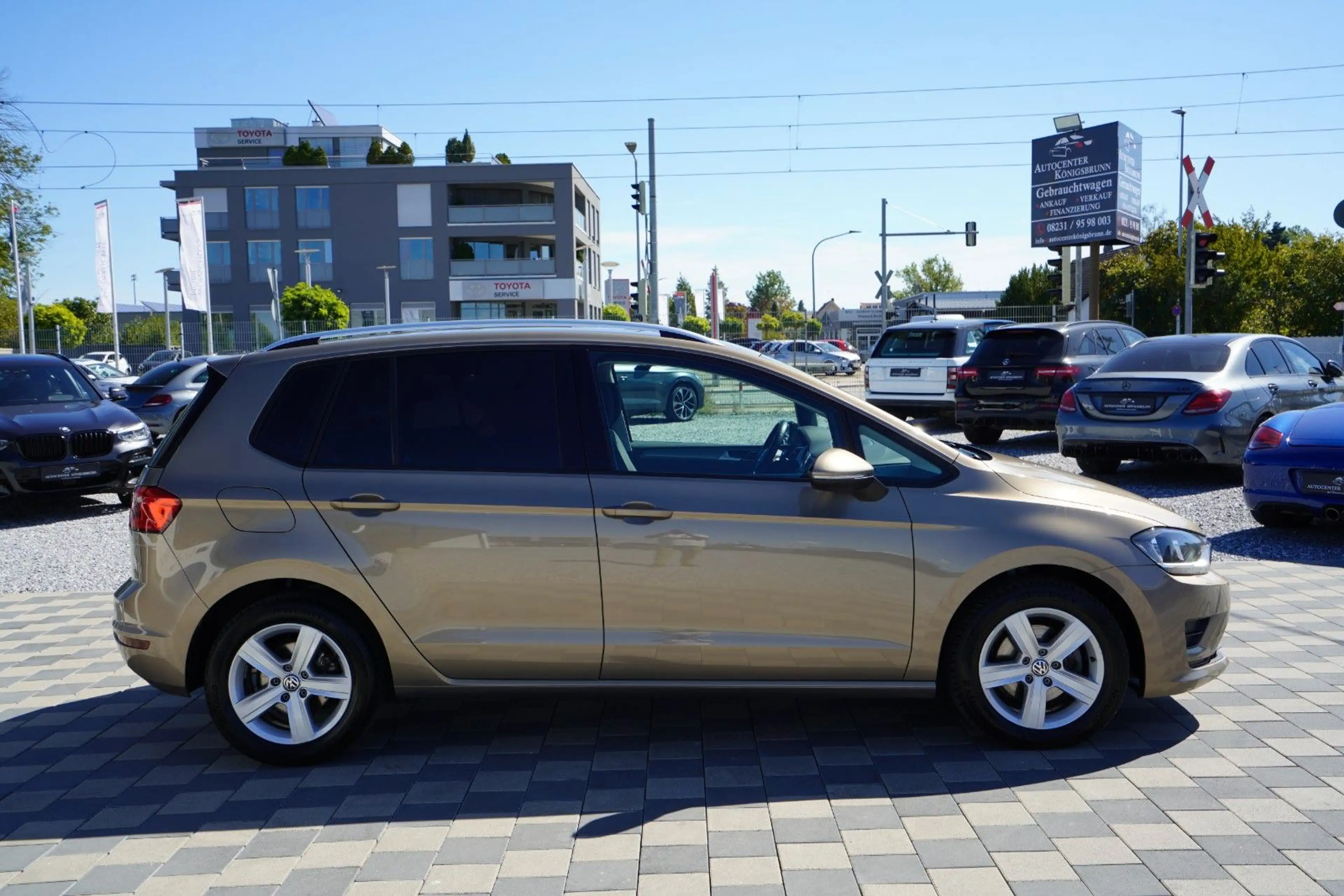 Volkswagen Golf Sportsvan 2.0TDI*Automatik*AHK*PDC*SHZ*8Fac — photo 4