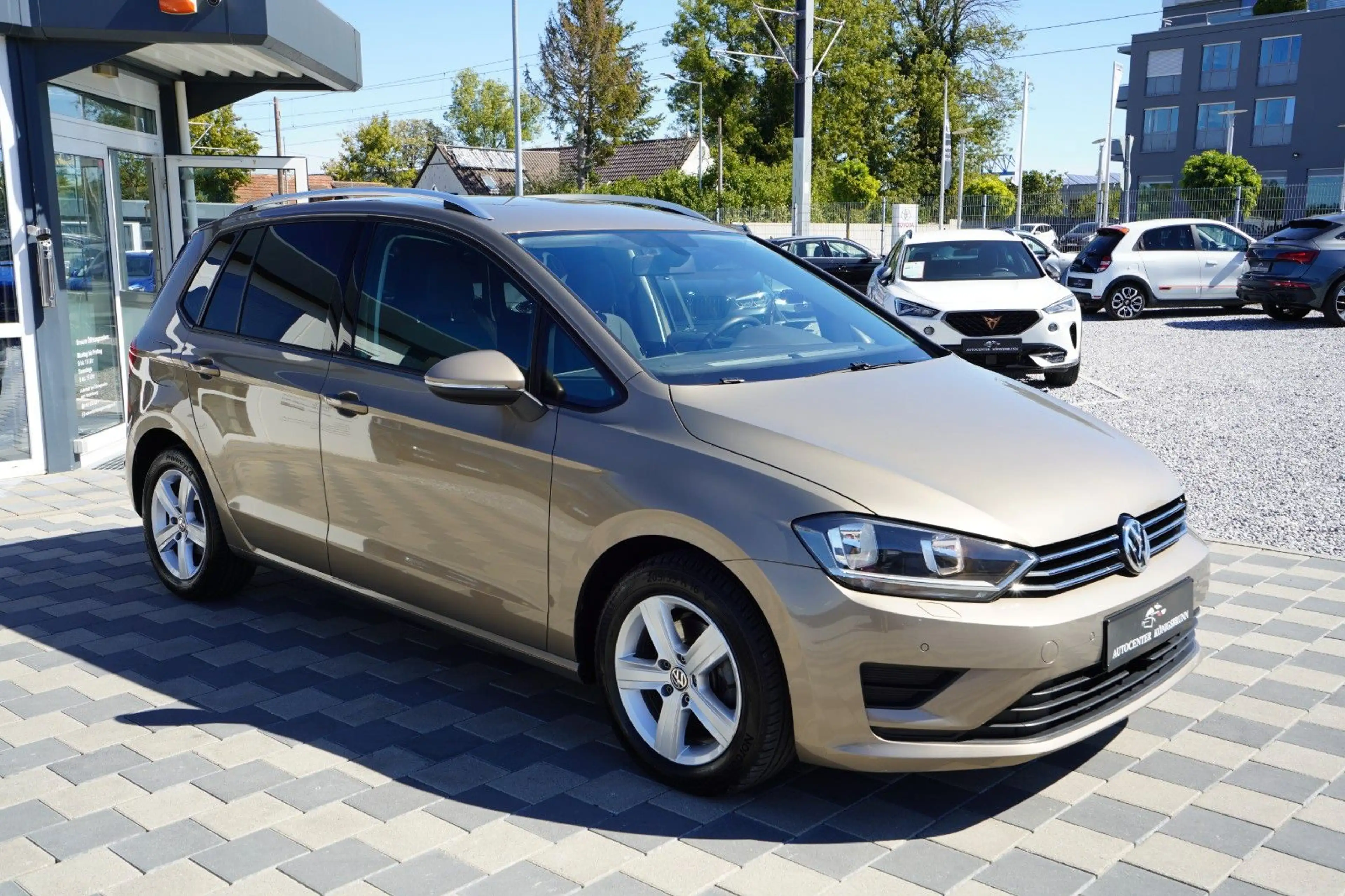 Volkswagen Golf Sportsvan 2.0TDI*Automatik*AHK*PDC*SHZ*8Fac — photo 3