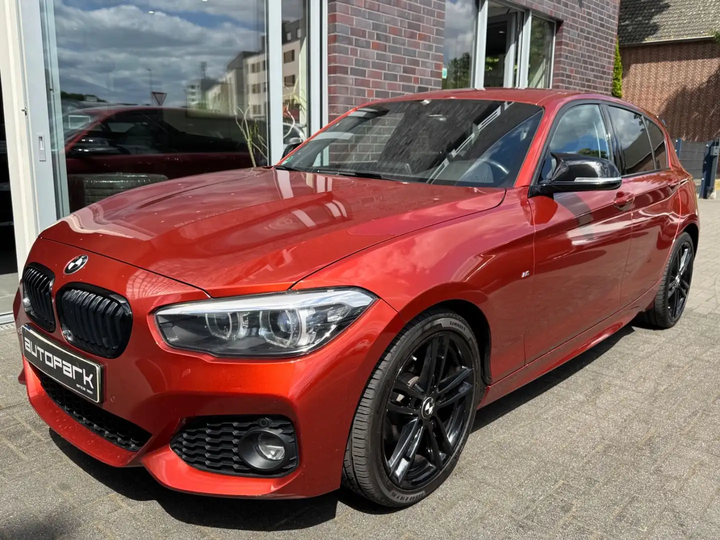 BMW 118 d 5-trg Edition M Sport Shadow Navi LED SHZ Orange - 1