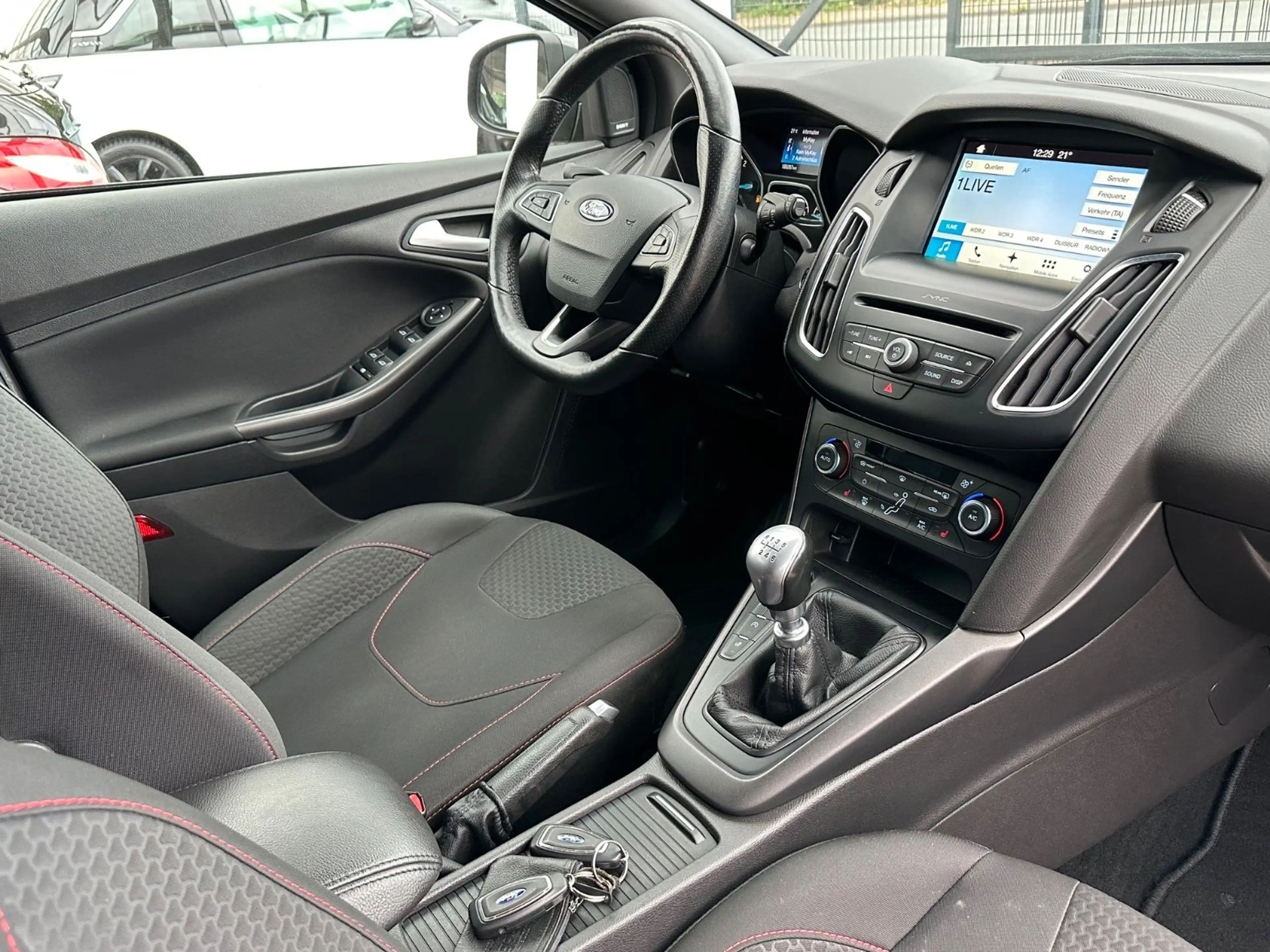 Ford Focus Turnier ST-Line*LED*NAVI*Sport-S*Multi*AHK — photo 6