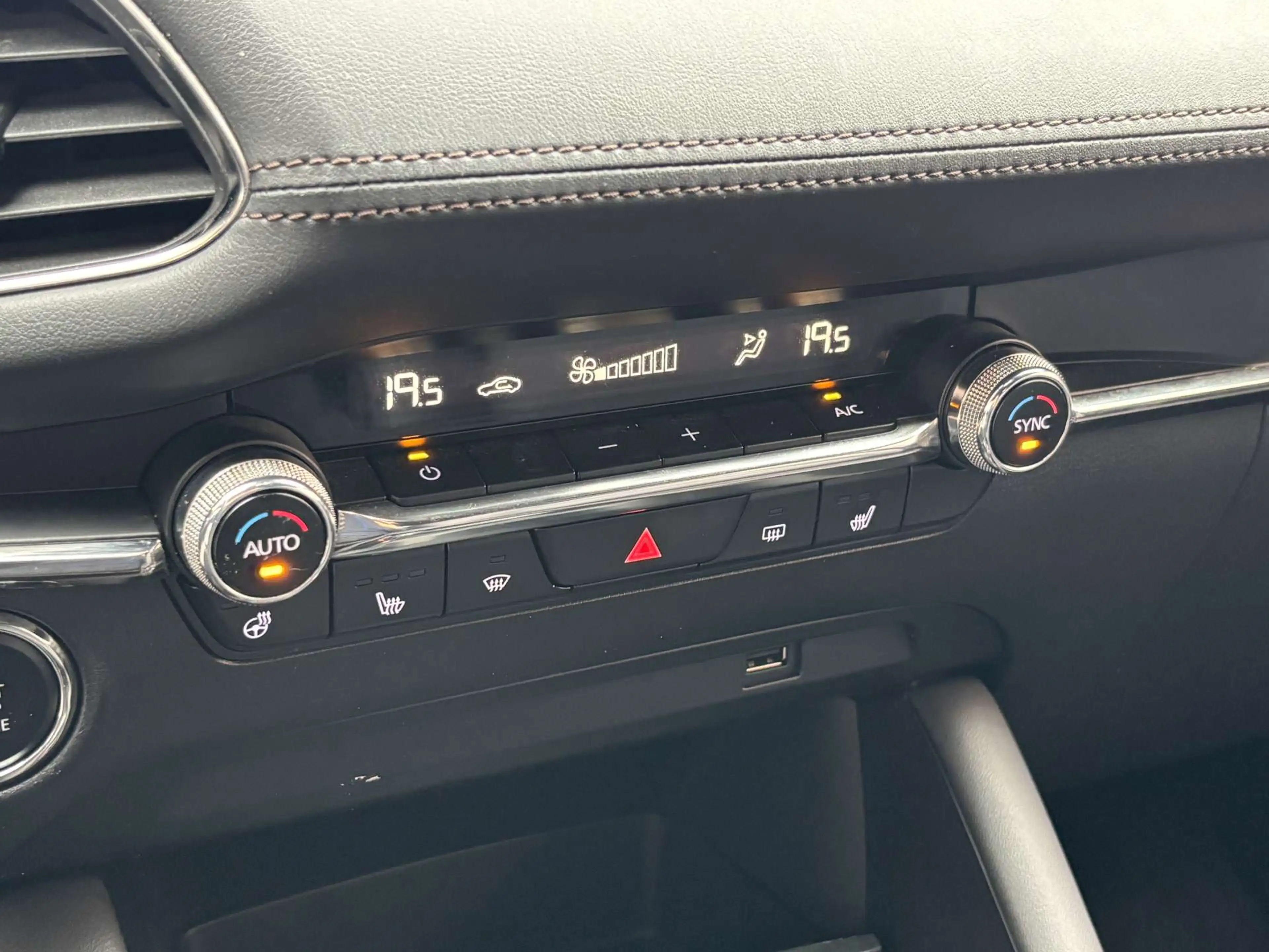 Mazda 3 3 2.0 M-HYBRID SKYCRUISE / Automaat / Leder / 68000km — photo 13