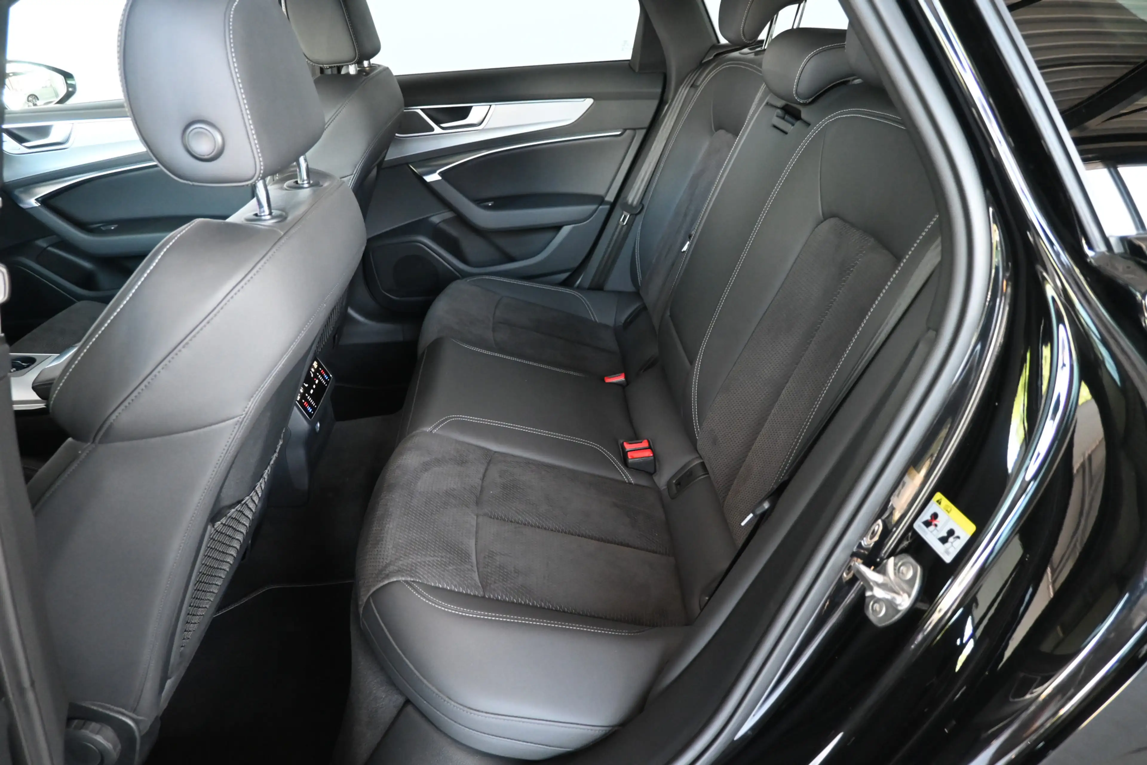 Audi A6 Avant 55 TFSI e Quattro 367PK Competition S-line M — photo 8