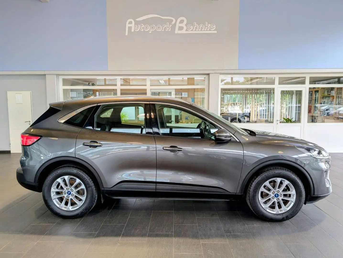 Ford Kuga TDCi Titanium Aut.*AHK*Navi*Kamera*Sitzh. Gris - 2