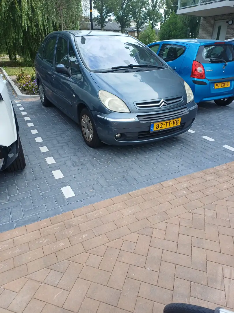 Citroen Xsara Picasso 1.6i-16V Caractère Blau - 2