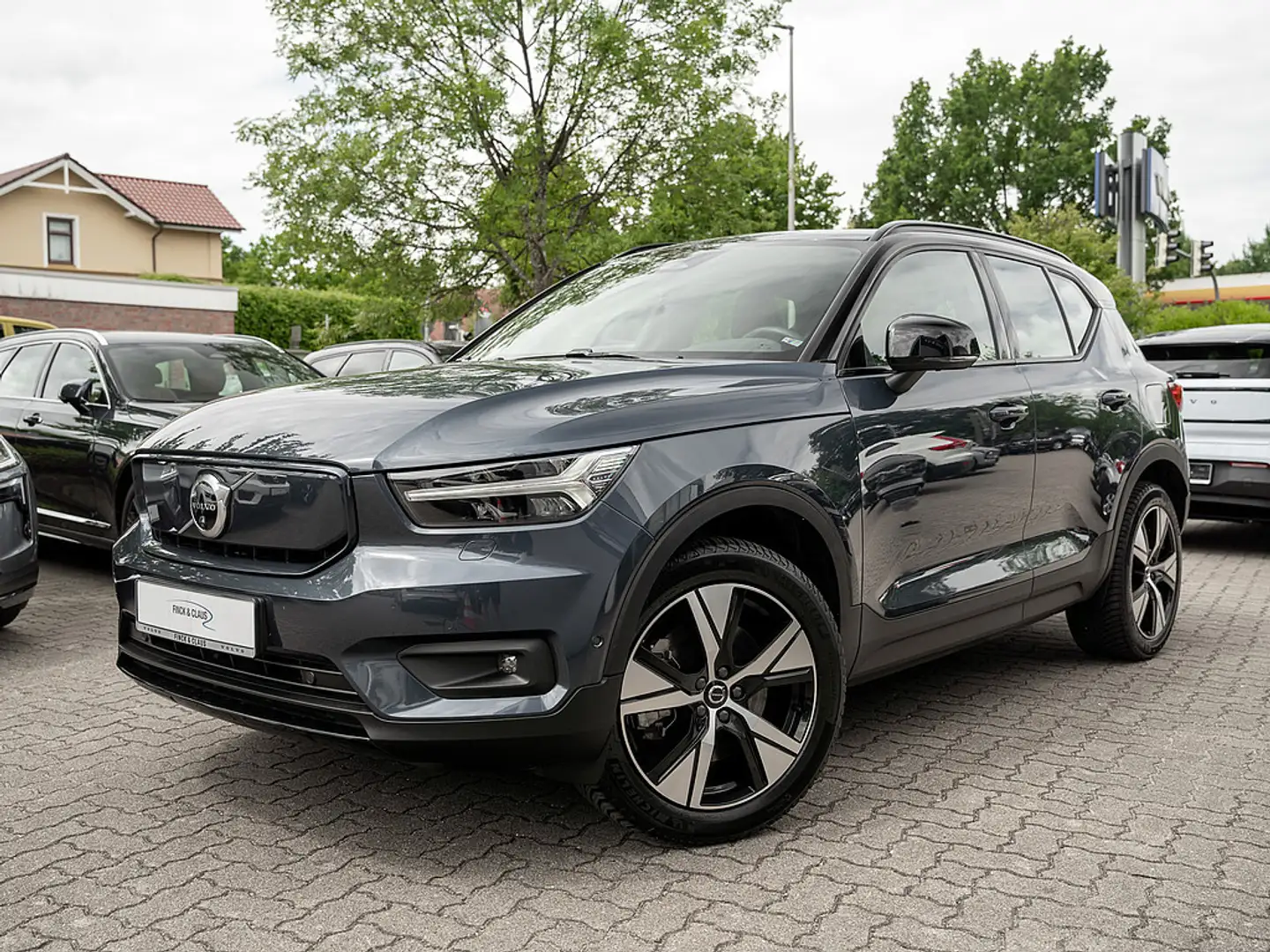 Volvo XC40 Recharge Pro Blau - 1
