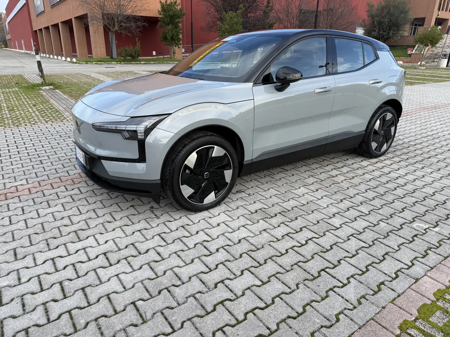 Volvo EX30 Single Motor Extended Range Plus rwd - 1