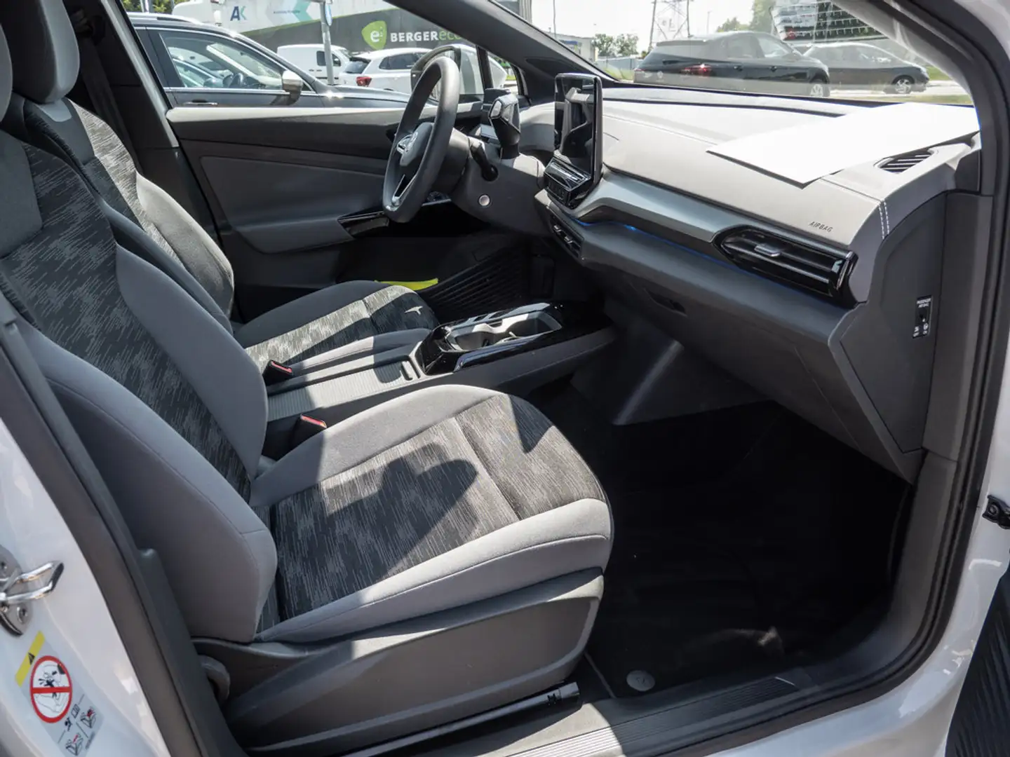 Volkswagen ID.5 Pro KLIMA PDC NAVI AHK ACC MATRIX-LED Weiß - 2