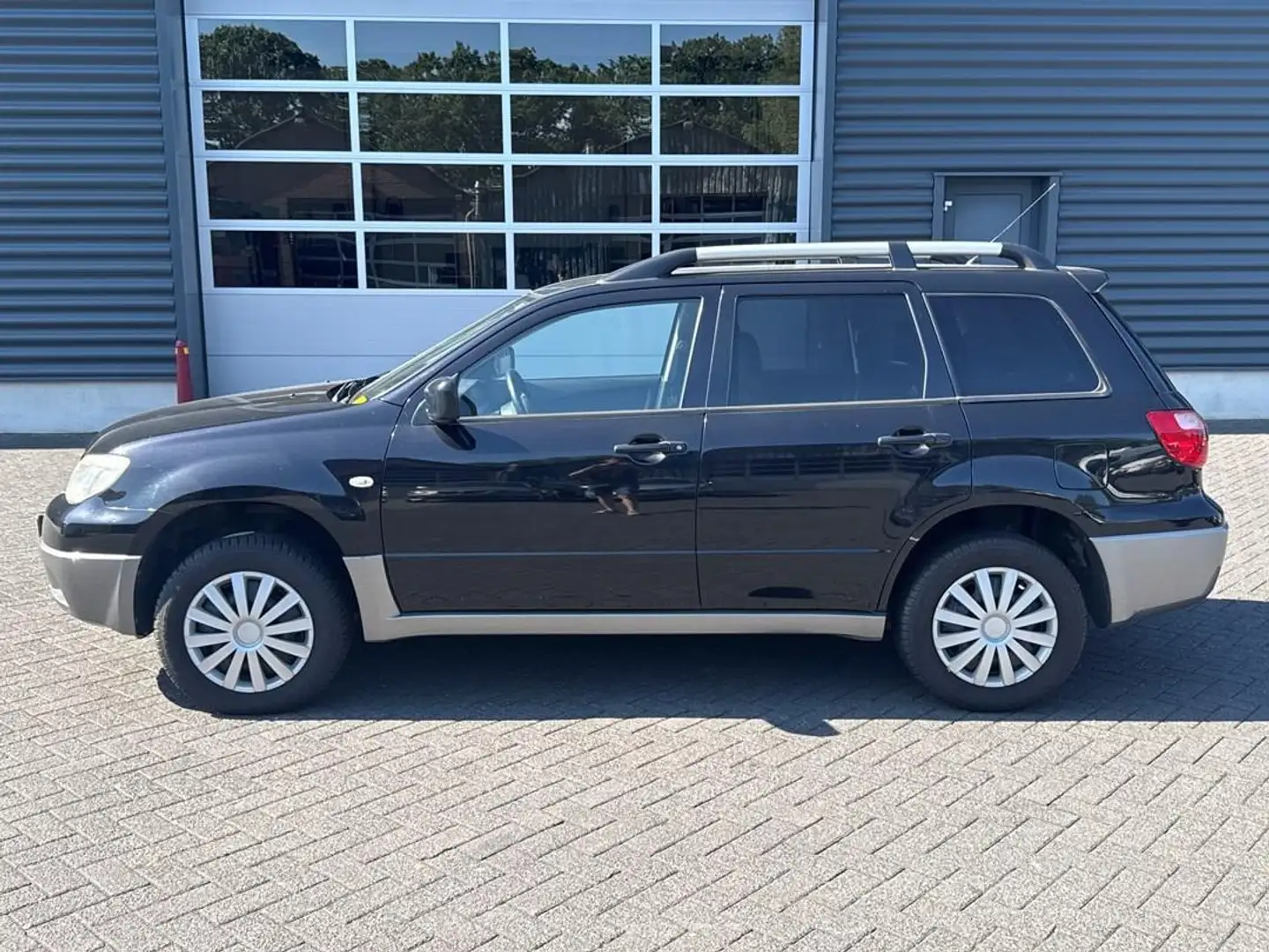 Mitsubishi Outlander Sport 2.0 Invite+ Zwart - 2