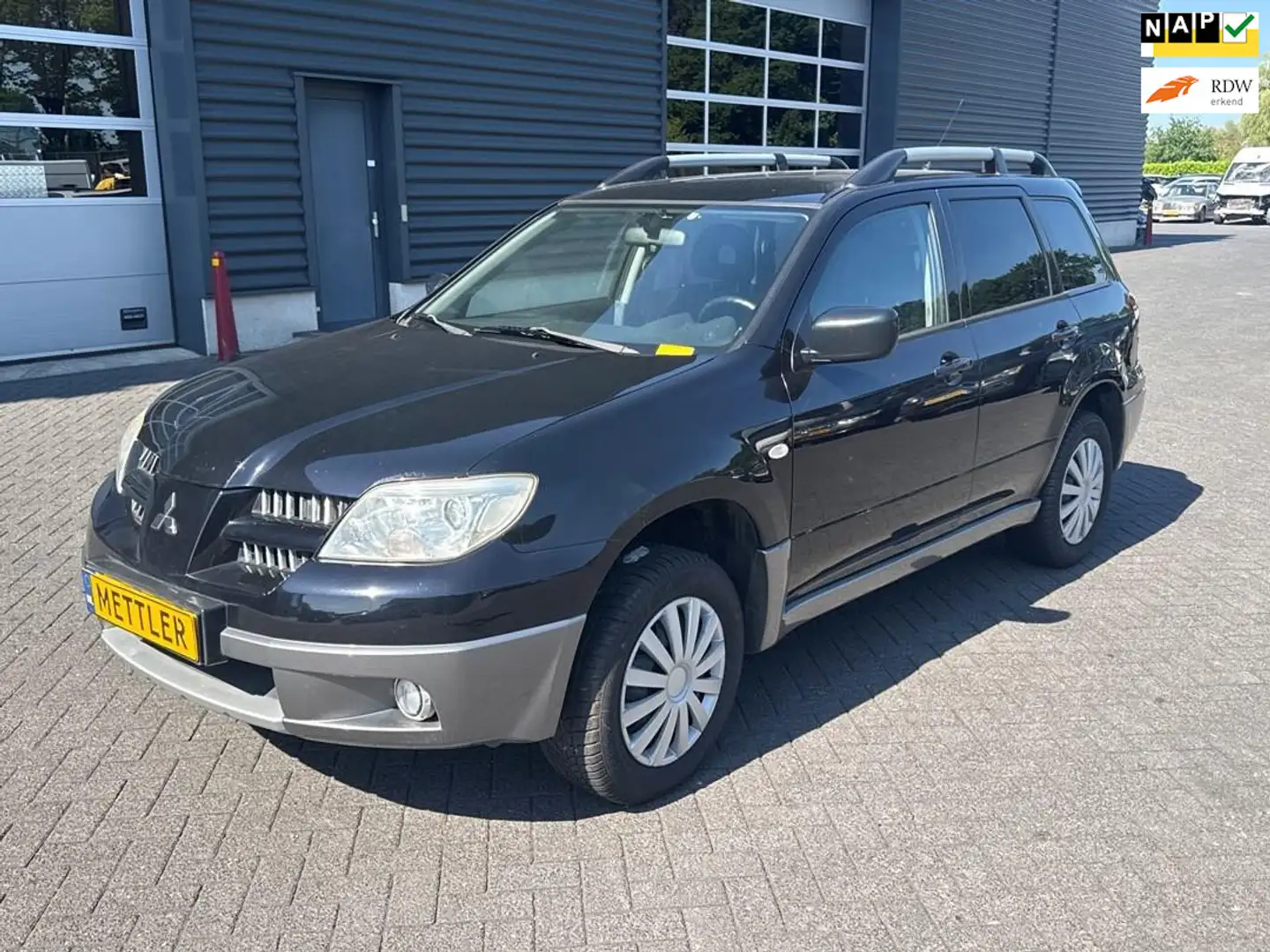 Mitsubishi Outlander Sport 2.0 Invite+ Zwart - 1