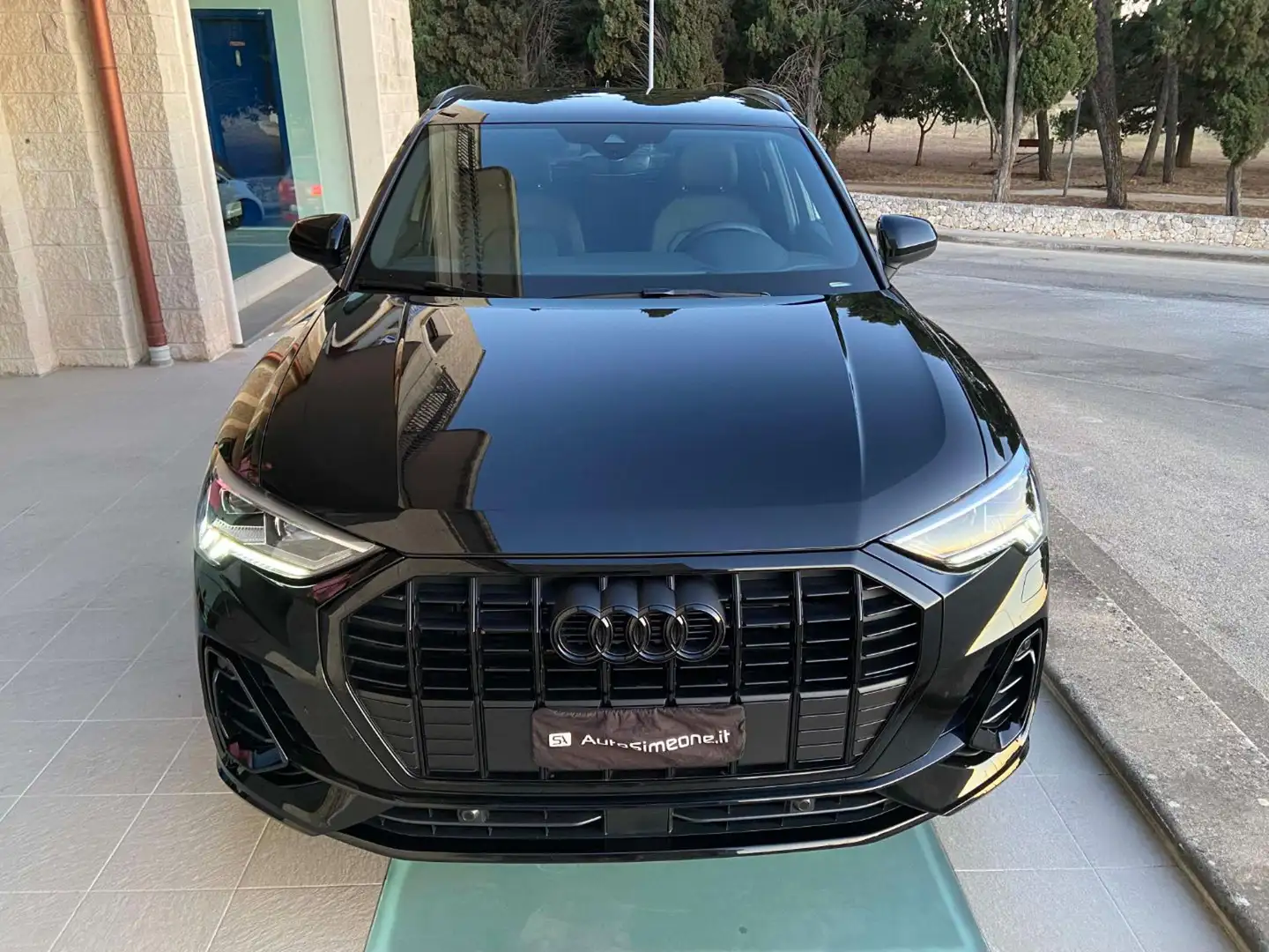 Audi Q3 35 2.0 TDI S tronic S line edition Identity Black Zwart - 2