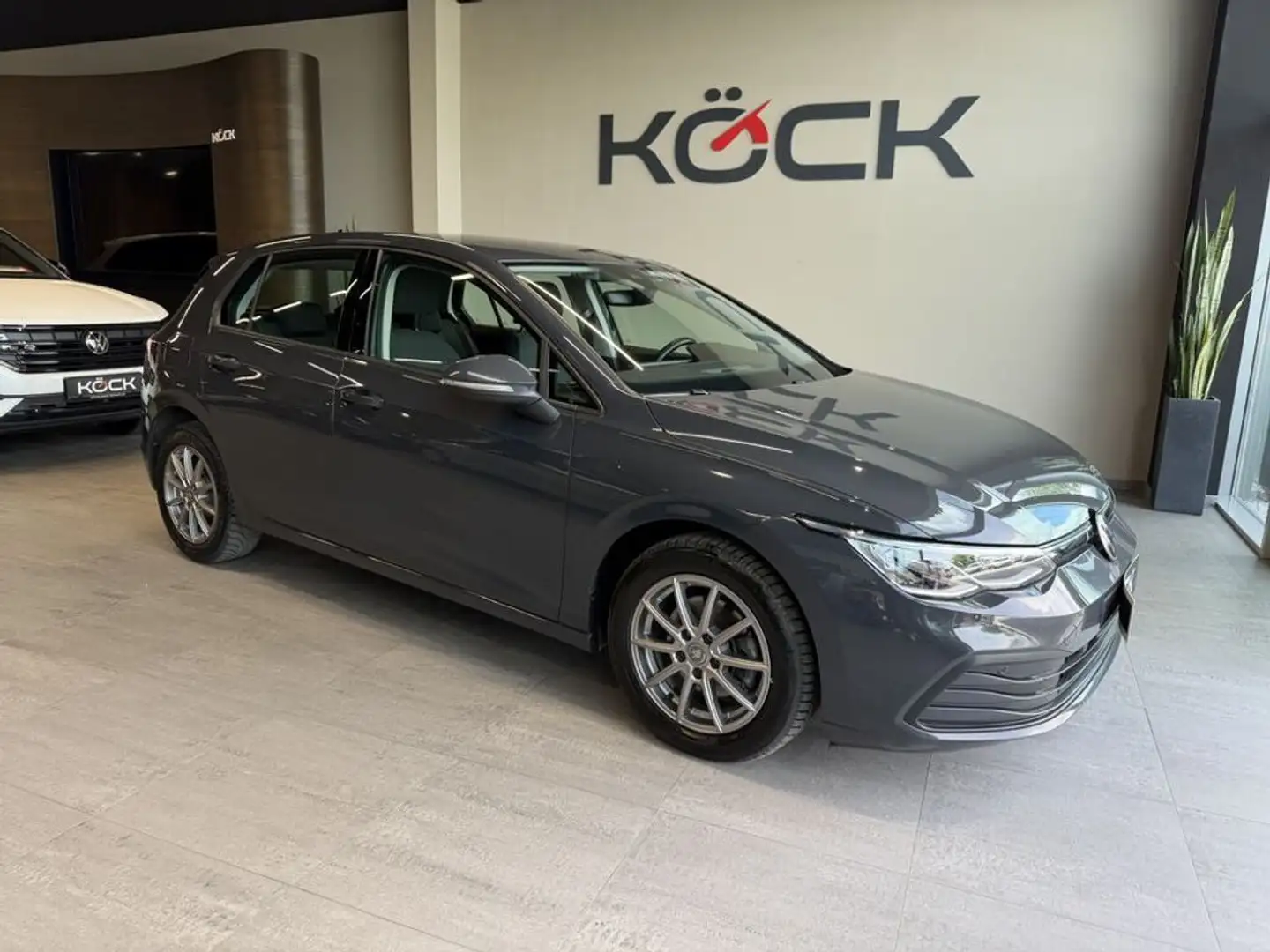 Volkswagen Golf Life Grau - 1