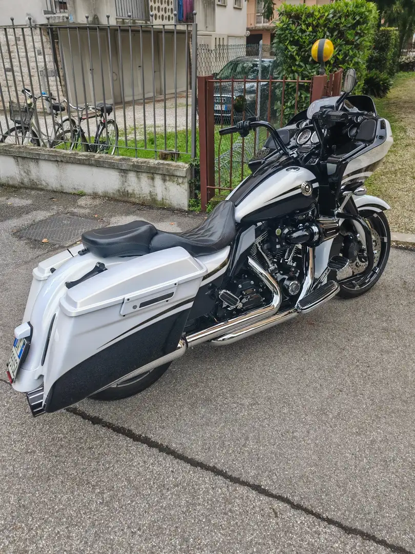 Harley-Davidson Road Glide Bianco - 2