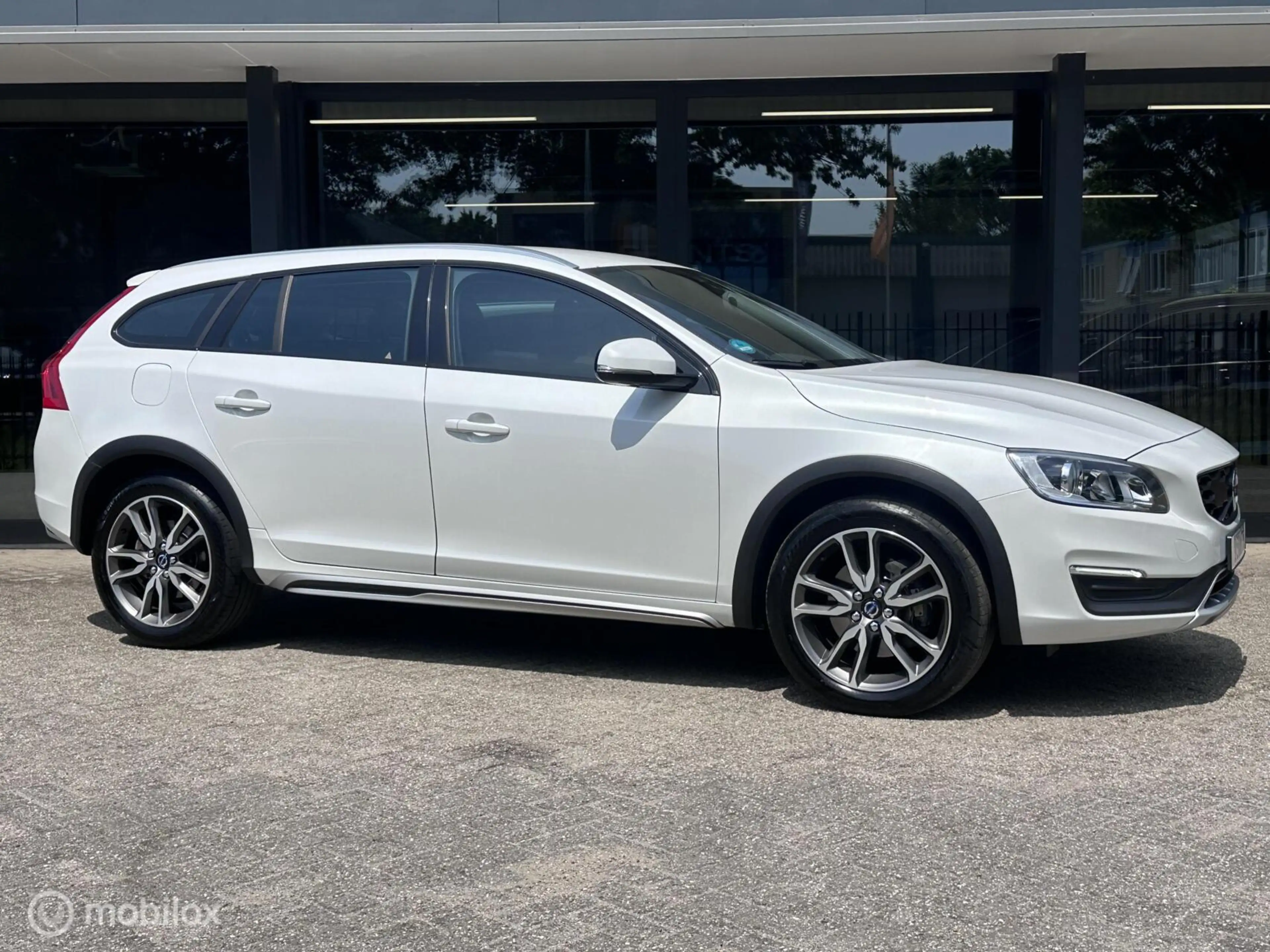 Volvo V60 Cross Country D4 Summum|Standkachel|Navi|Trekhaak|Stoelverwarmin — photo 4