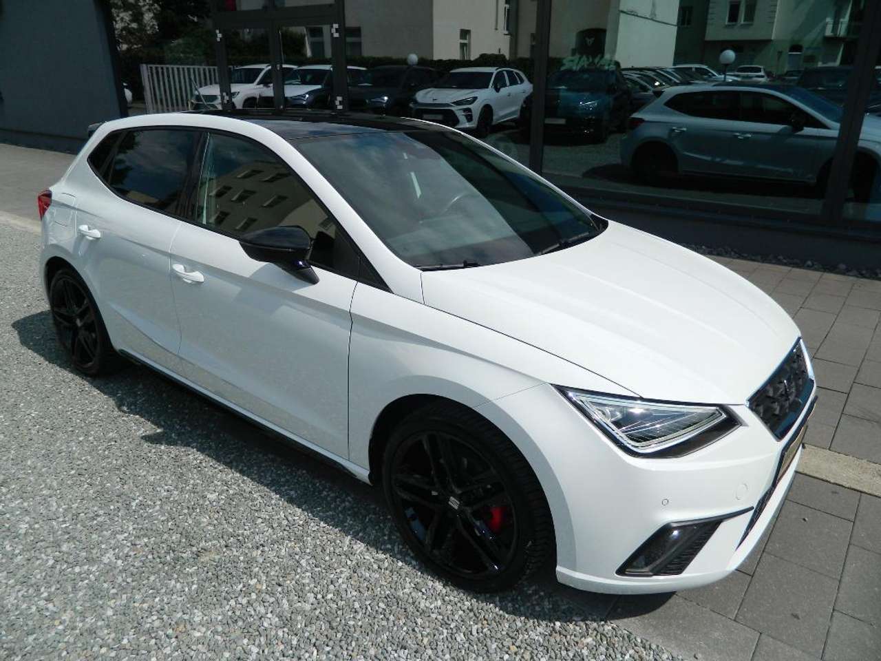Seat Ibiza 2023 — FR Black Edition1.5 TSI DSG PanoramaD/SportP/PDC/Kamera/Navi/Sitzheiz