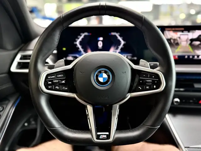 BMW 3 Series view 18