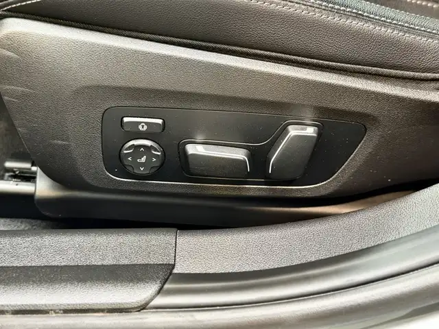 BMW 3 Series view 17