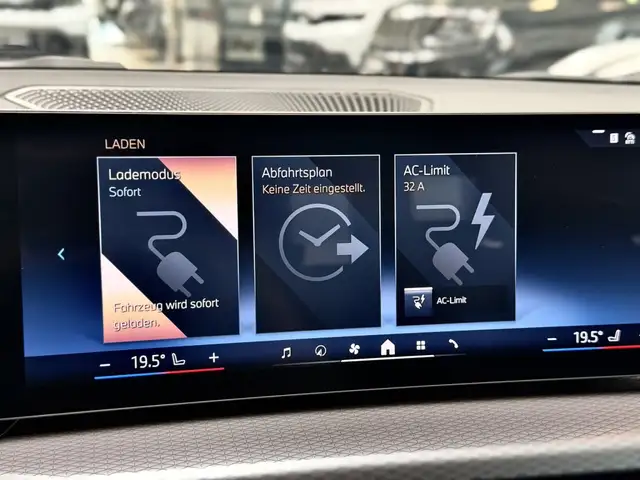 BMW 3 Series view 25