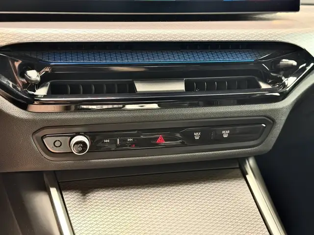 BMW 3 Series view 28