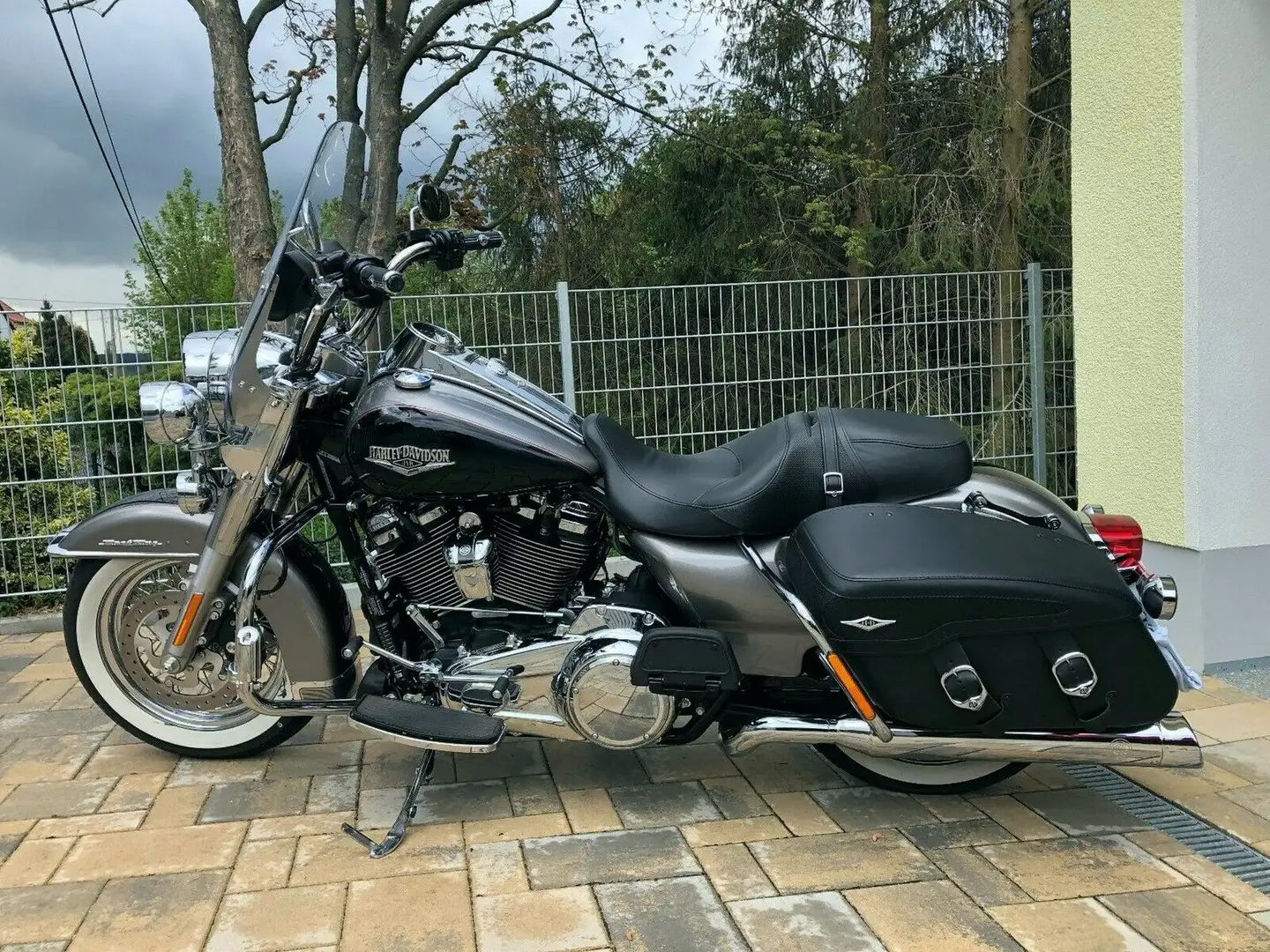 Harley-Davidson Road King Classic Touring - 1