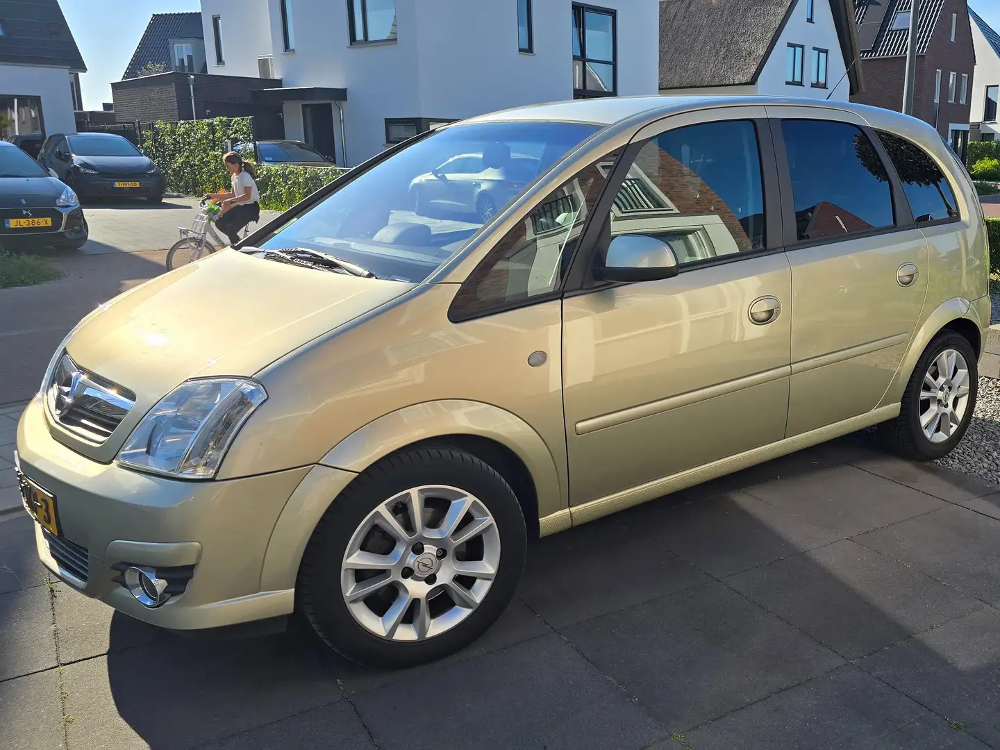 Opel Meriva Meriva 1.6-16V Cosmo Beżowy - 1