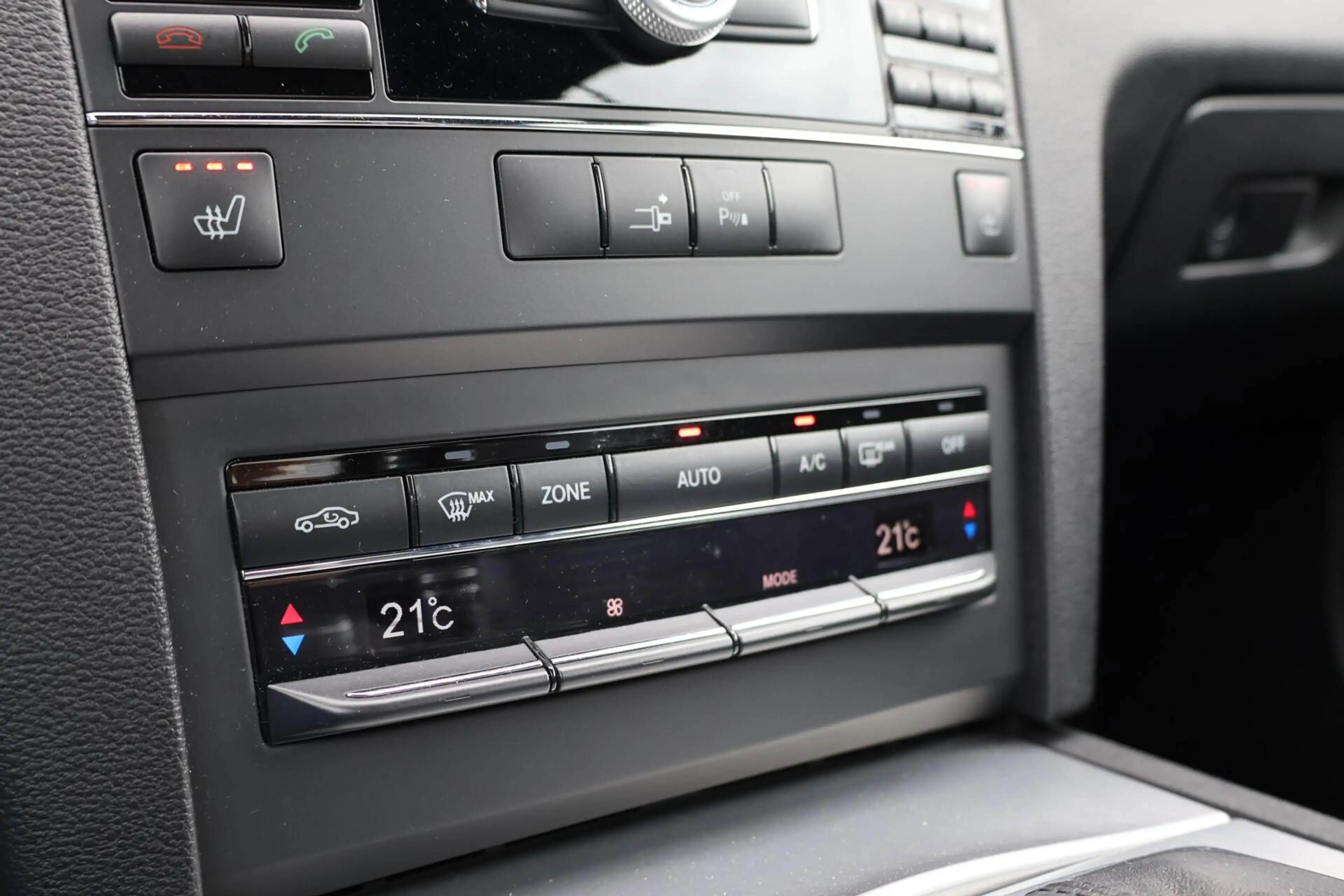 Mercedes-Benz E 250 Coupé CGI Elegance / Automaat / Stoelverwarming / — photo 13