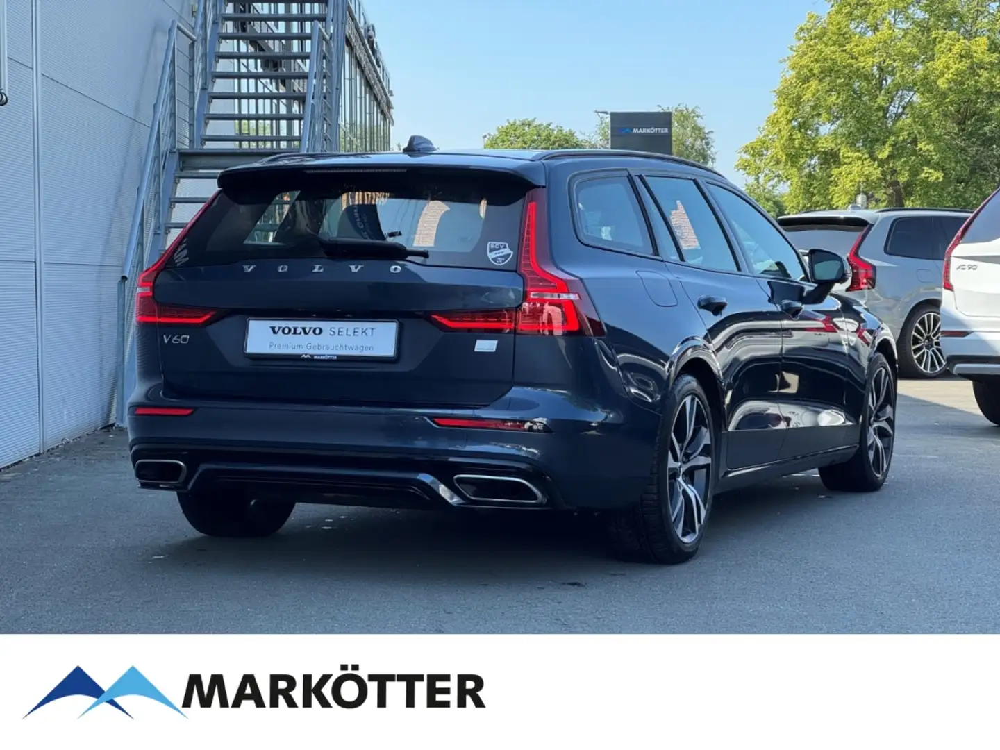 Volvo V60 T6 AWD Plus Dark Recharge ACC/AHK/PANO/360° Bleu - 2