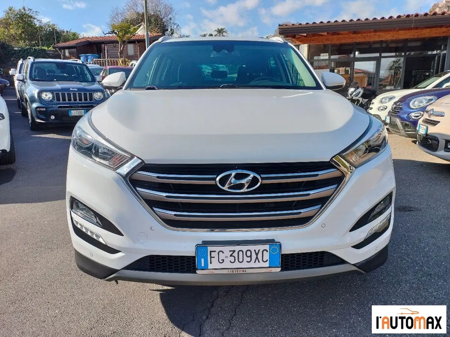 Hyundai TUCSON 2.0 crdi Xpossible 4wd 185cv auto Bianco - 2