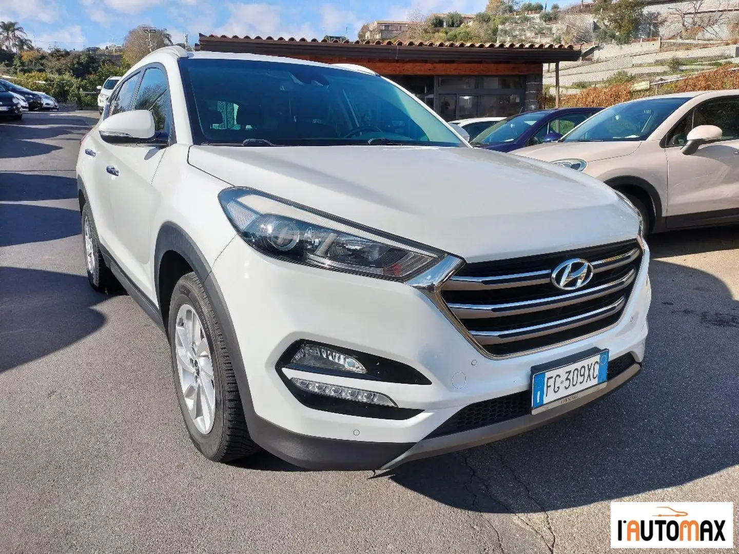 Hyundai TUCSON 2.0 crdi Xpossible 4wd 185cv auto Bianco - 1