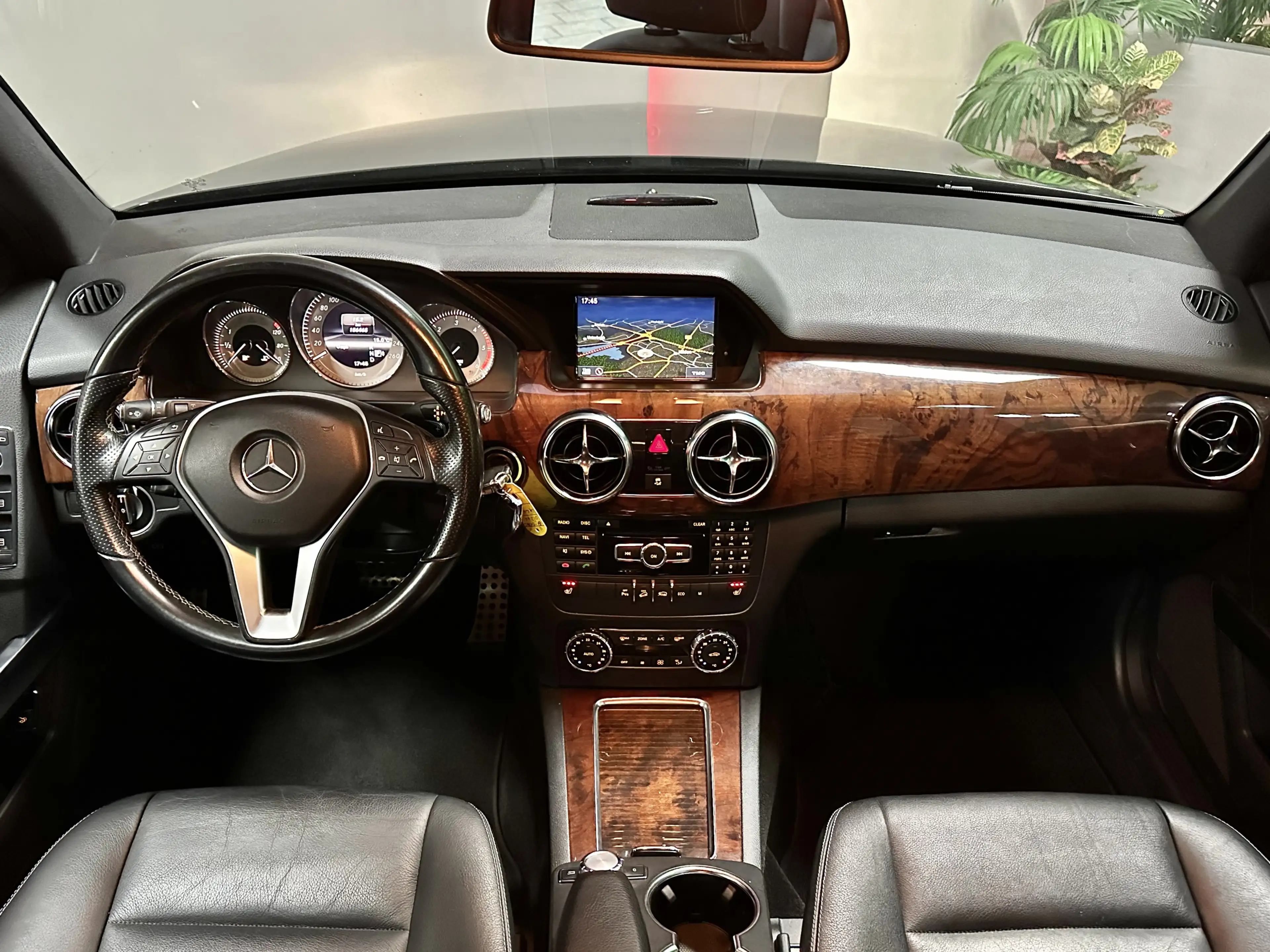 Mercedes-Benz GLK 350 4M*AHK*NAVI*BiXENON*ILS*SPUR*SPORT-PAKET — photo 13