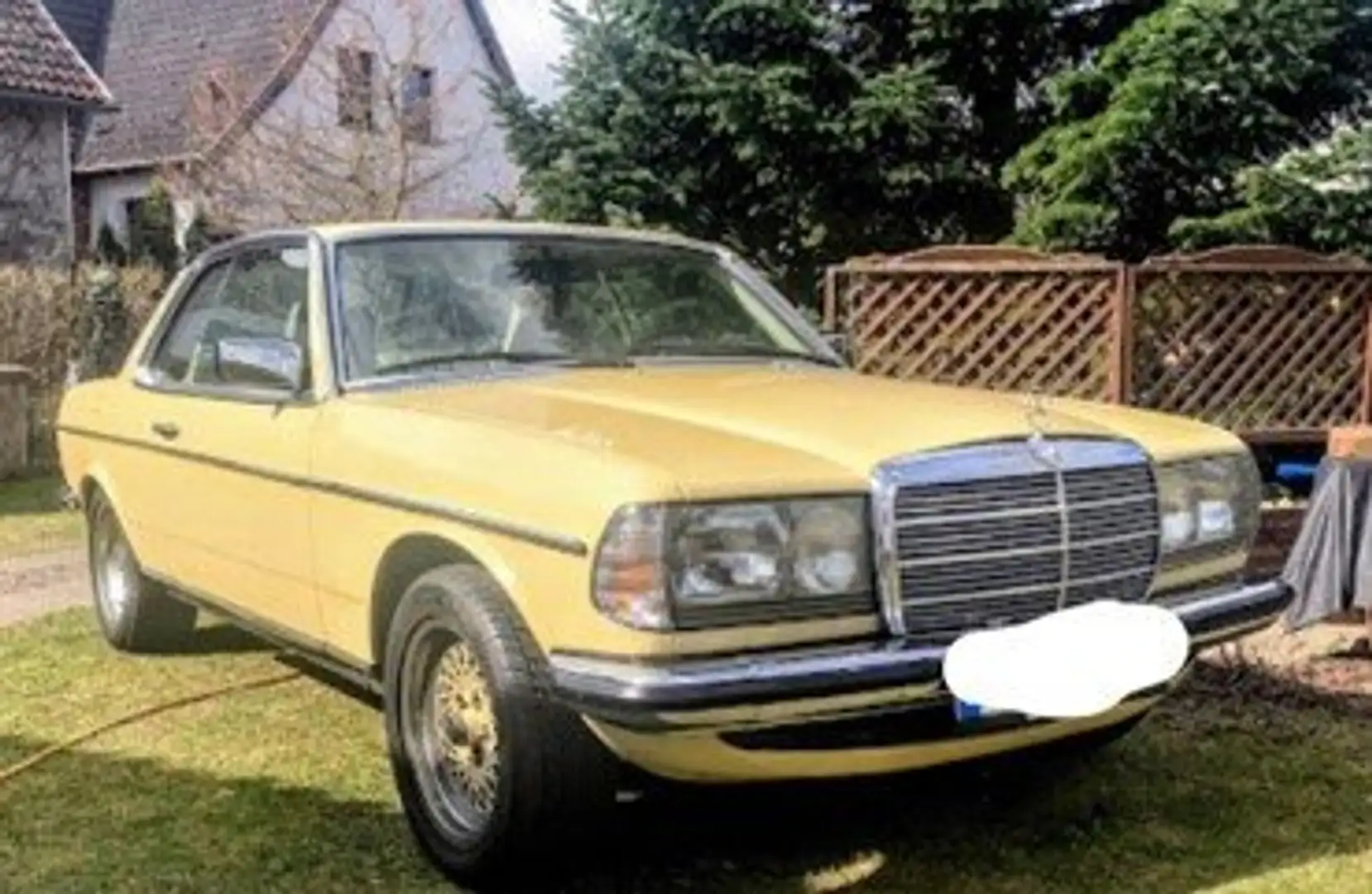 Mercedes-Benz 230 Coupe      H-Kennzeichen Yellow - 1