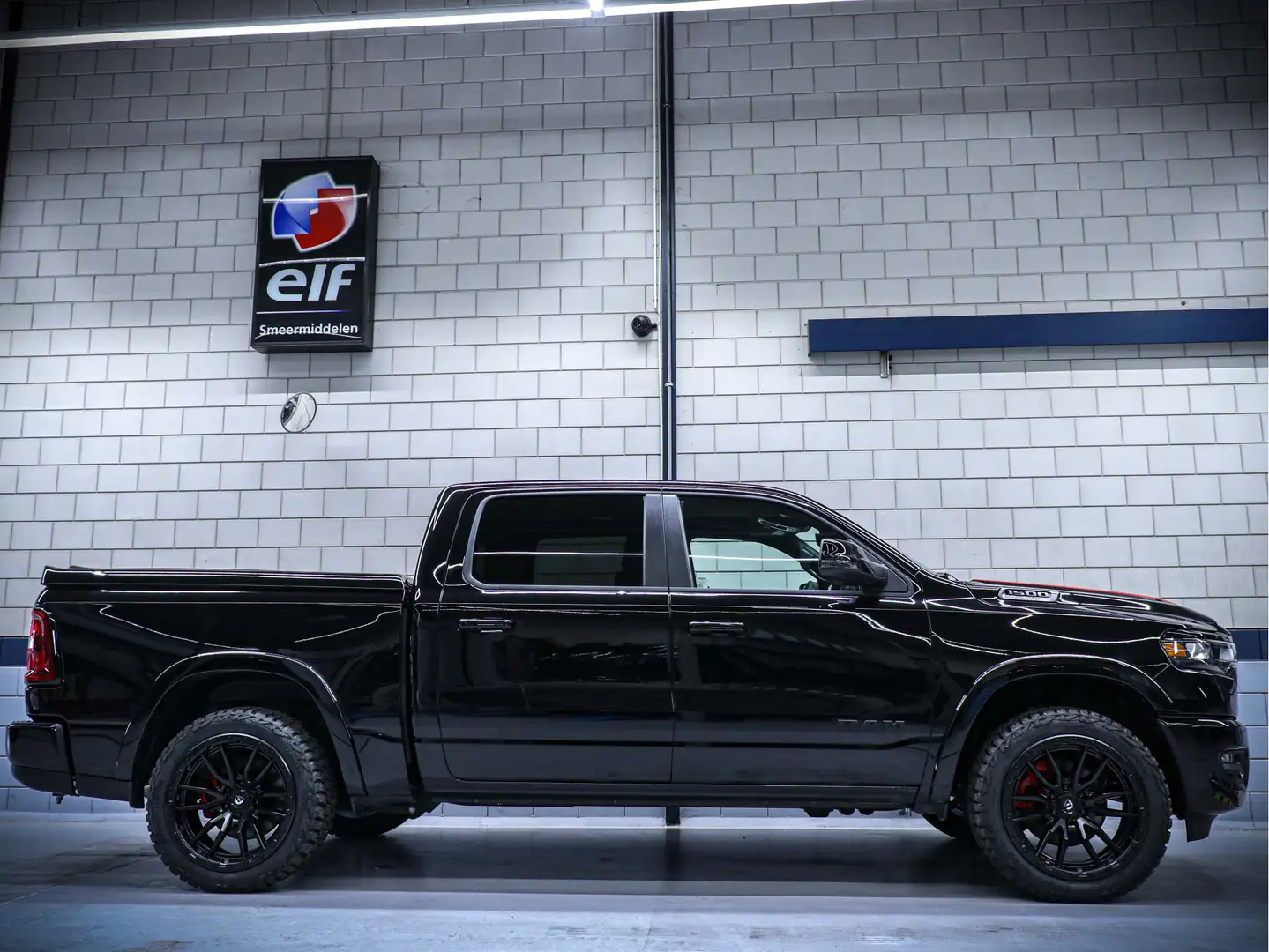 Dodge RAM 1500 Big Horn Night | 3.0L I6 420PK 4x4 Crew Cab | Zwart - 2