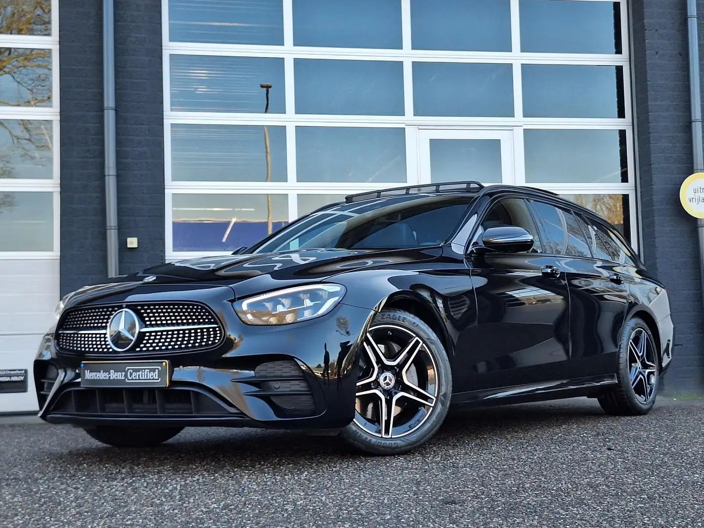 Mercedes-Benz E 200 Estate | Panoramadak | 360° Camera | AMG | Trekhaa Schwarz - 2