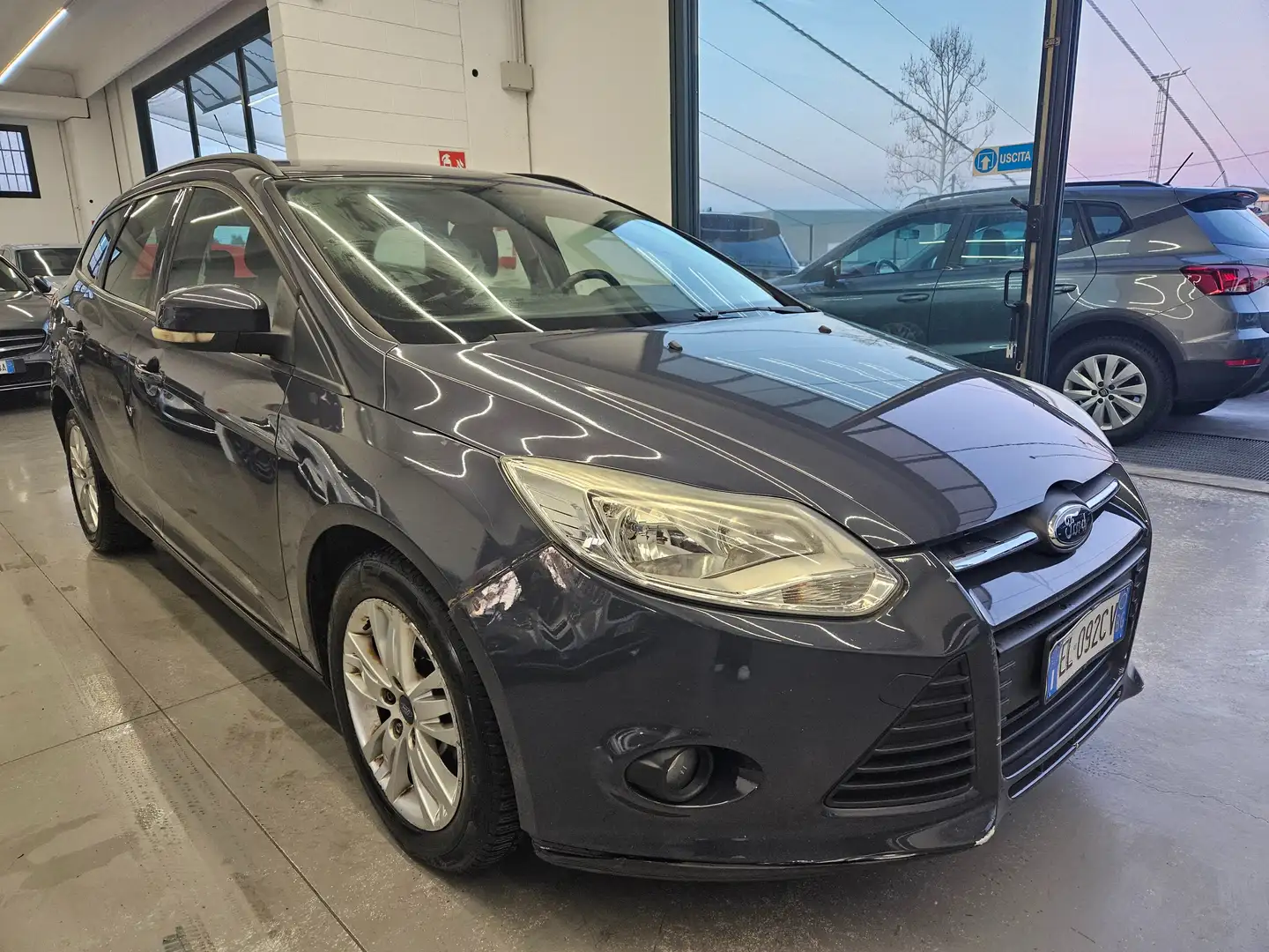 Ford Focus SW 1.6 tdci Titanium 95cv NEOPATENTATI Gris - 1