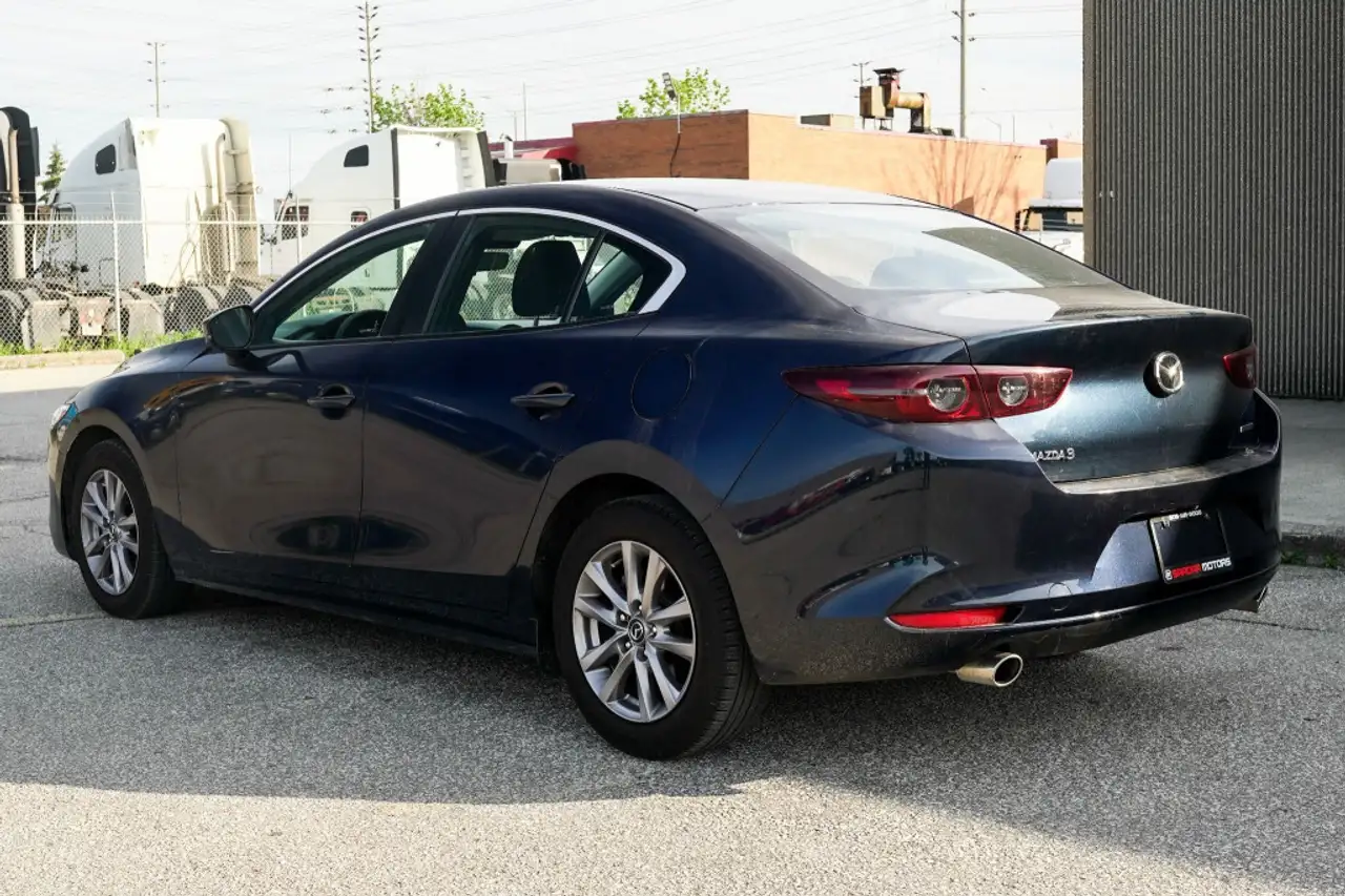 Mazda 3 снимка Mazda 3