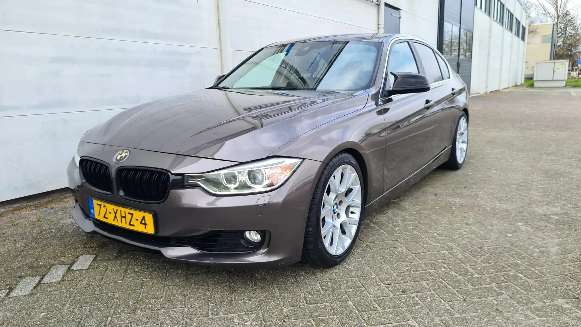 BMW 320 3-serie 320i High Executive Bruin - 1