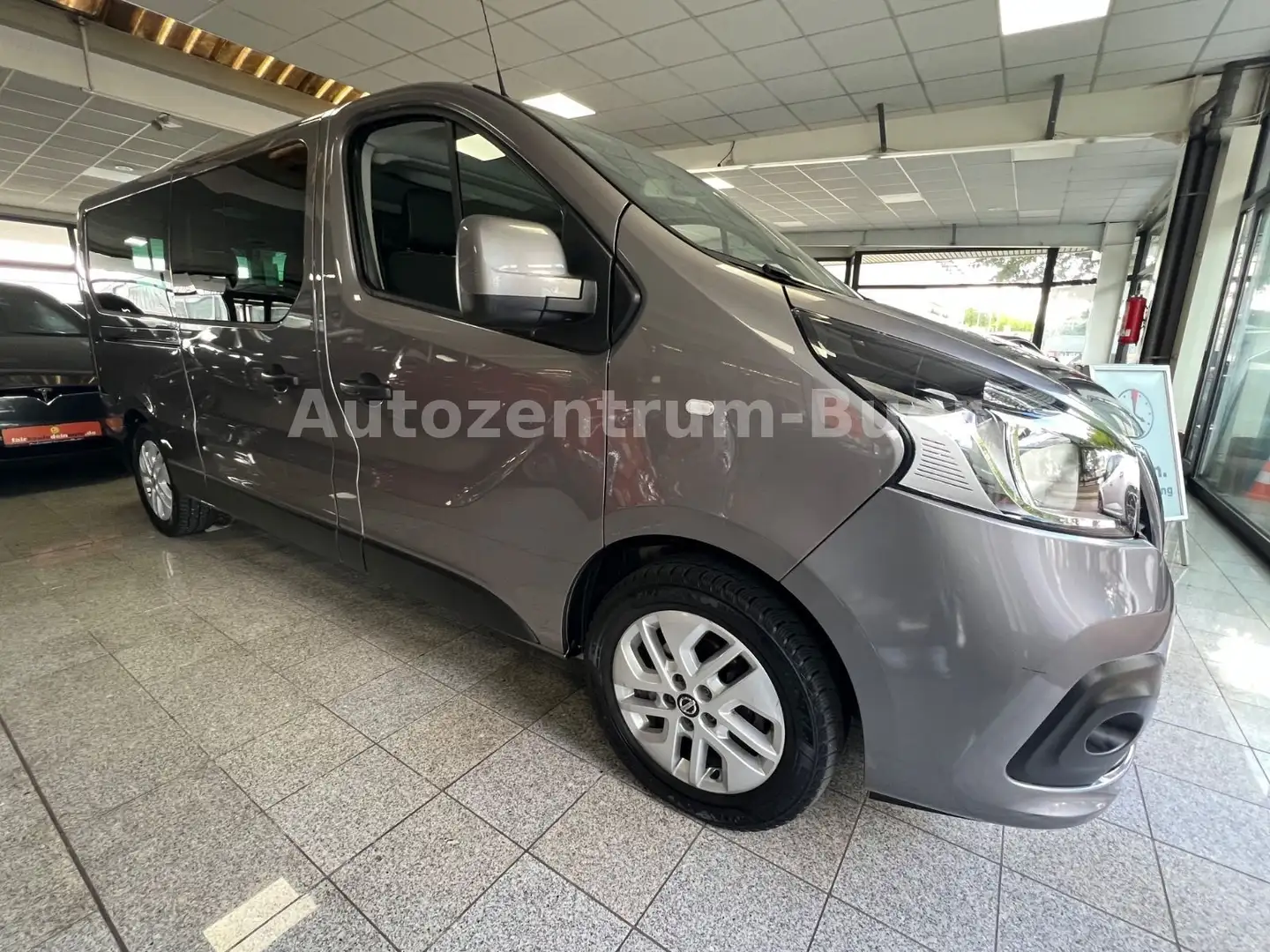 Nissan NV300 Kombi L2H1 2,9t PREMIUM 9-Sitzer Grau - 2