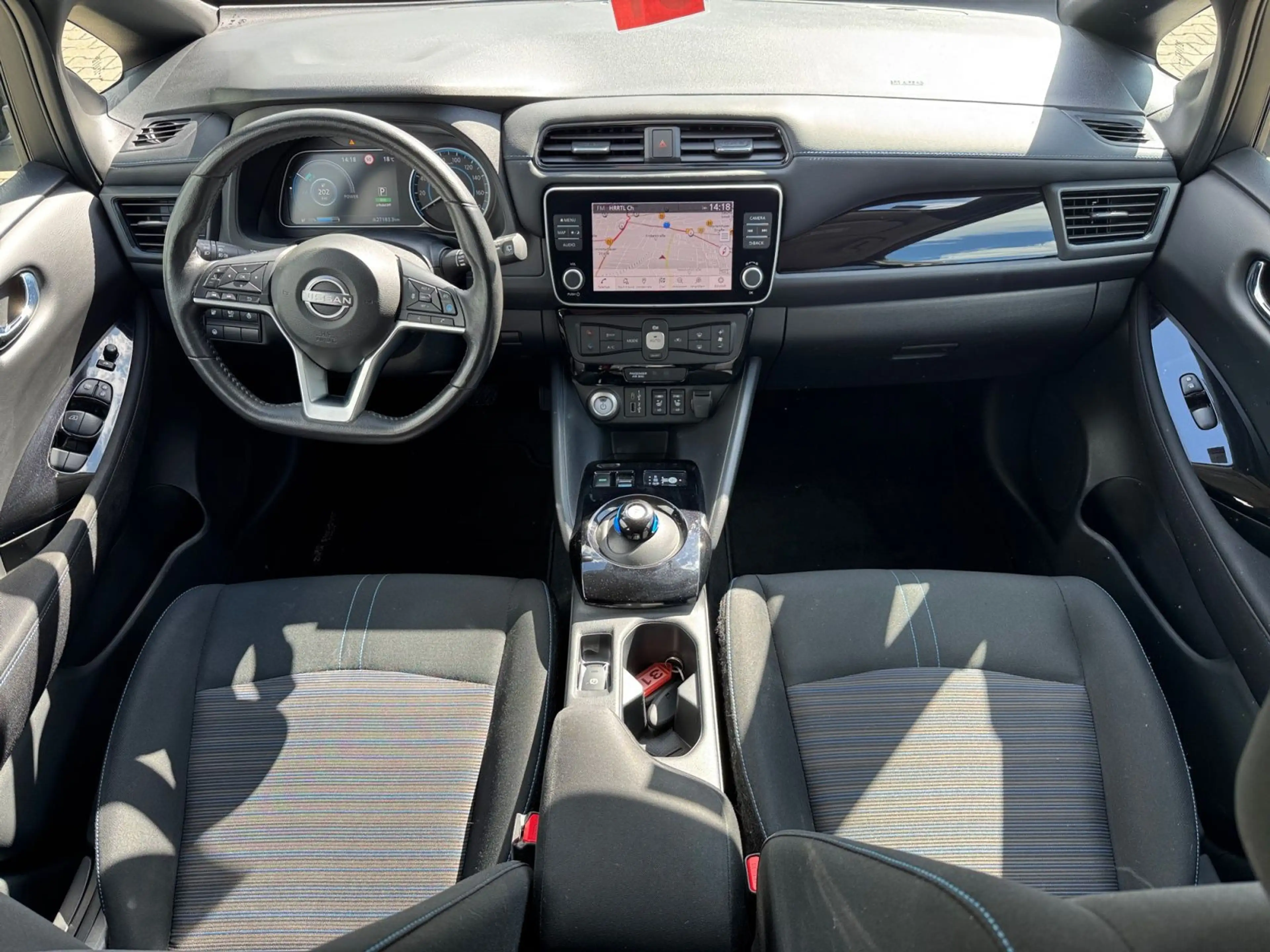 Nissan Leaf N-Connecta Winter LED — photo 12