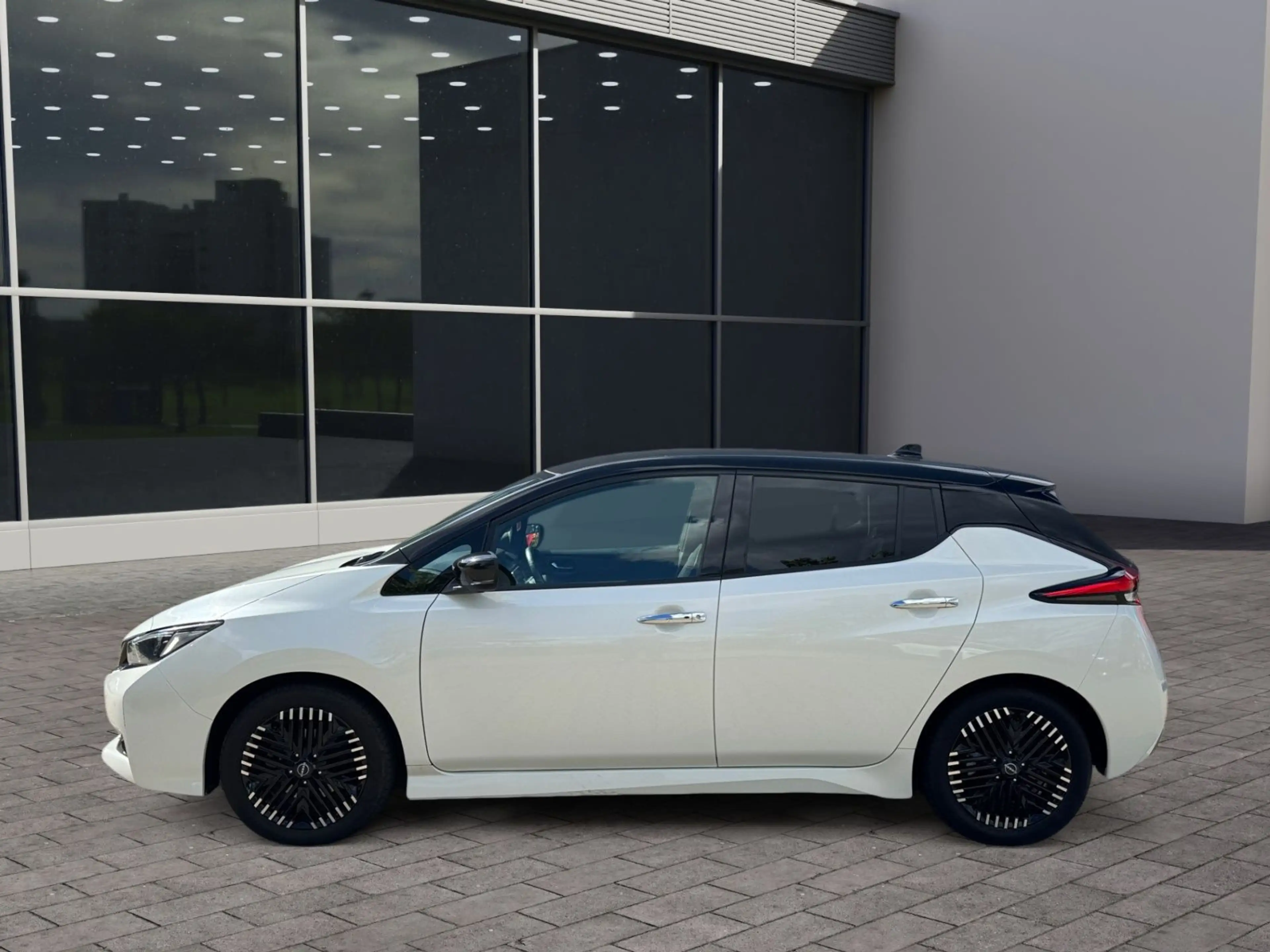 Nissan Leaf N-Connecta Winter LED — photo 4