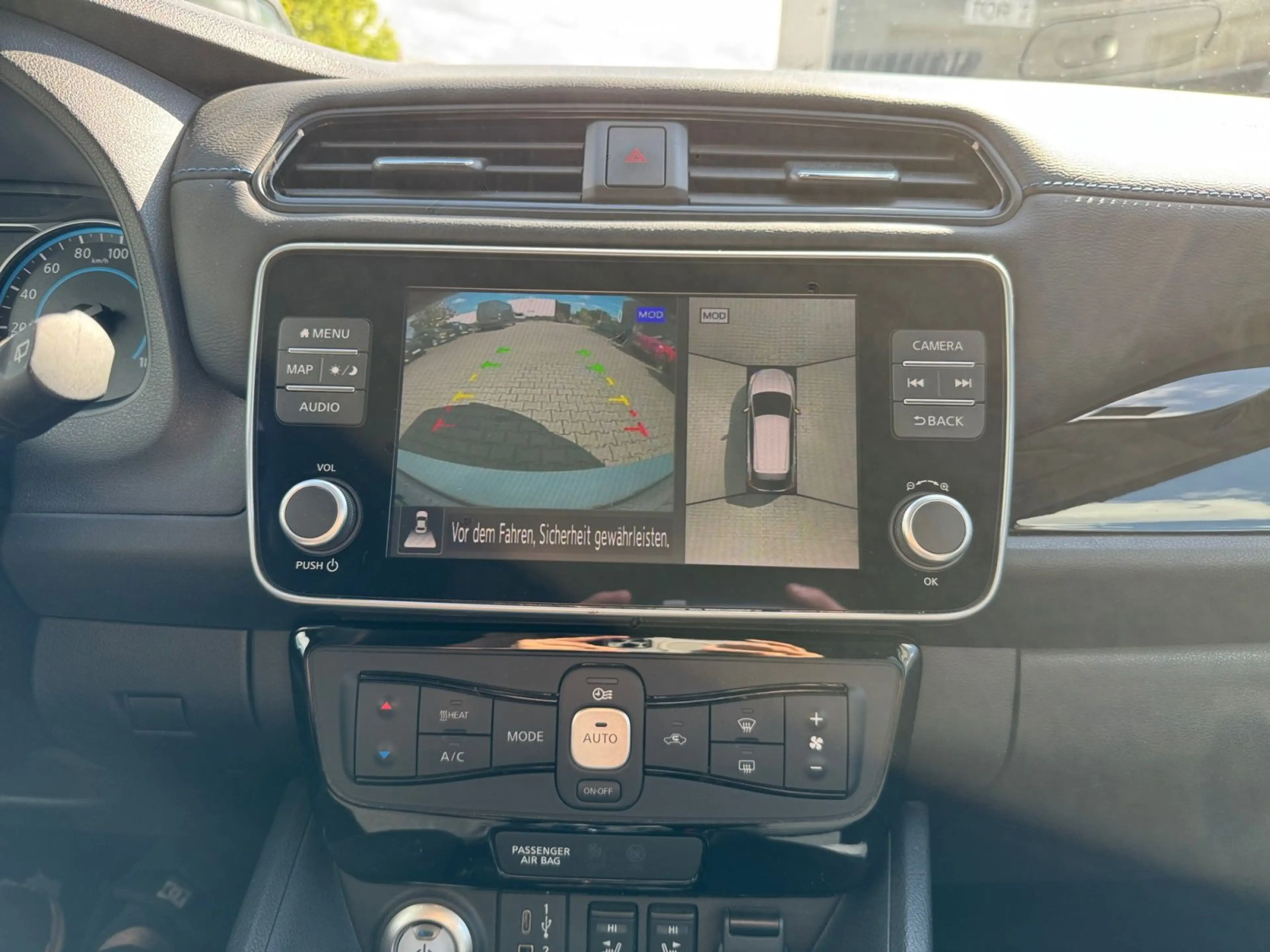 Nissan Leaf N-Connecta Winter LED — photo 15