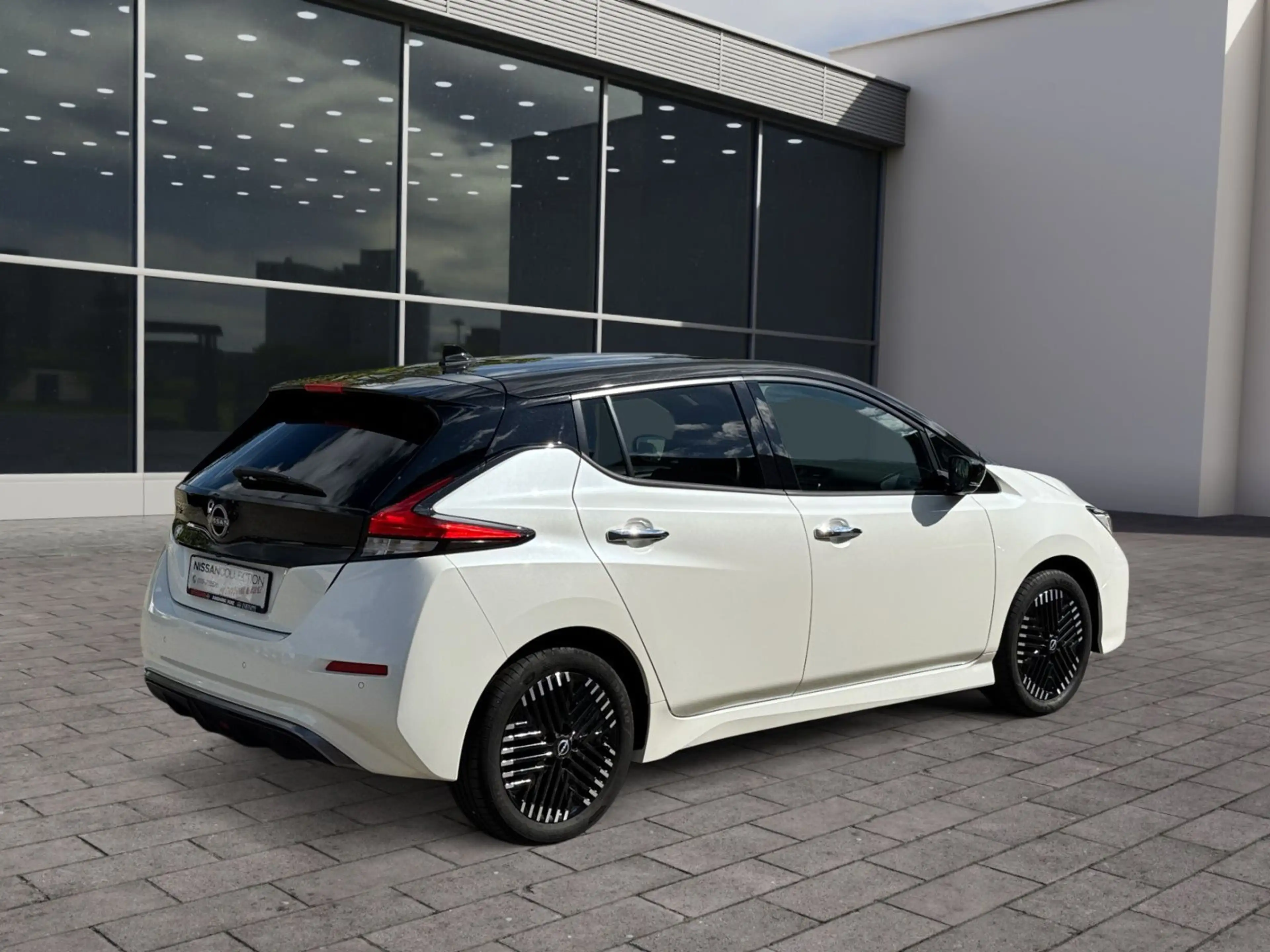 Nissan Leaf N-Connecta Winter LED — photo 7