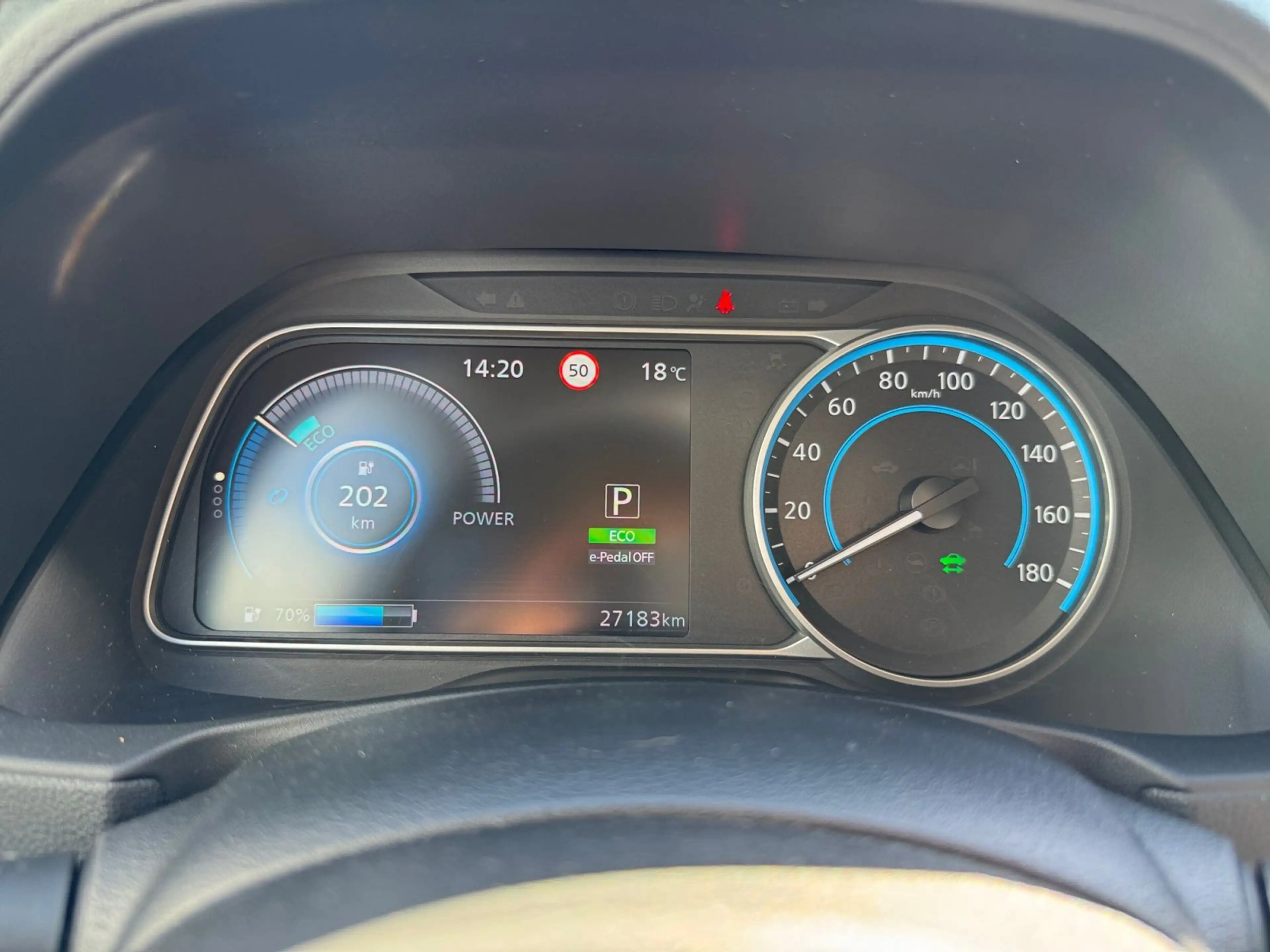 Nissan Leaf N-Connecta Winter LED — photo 14