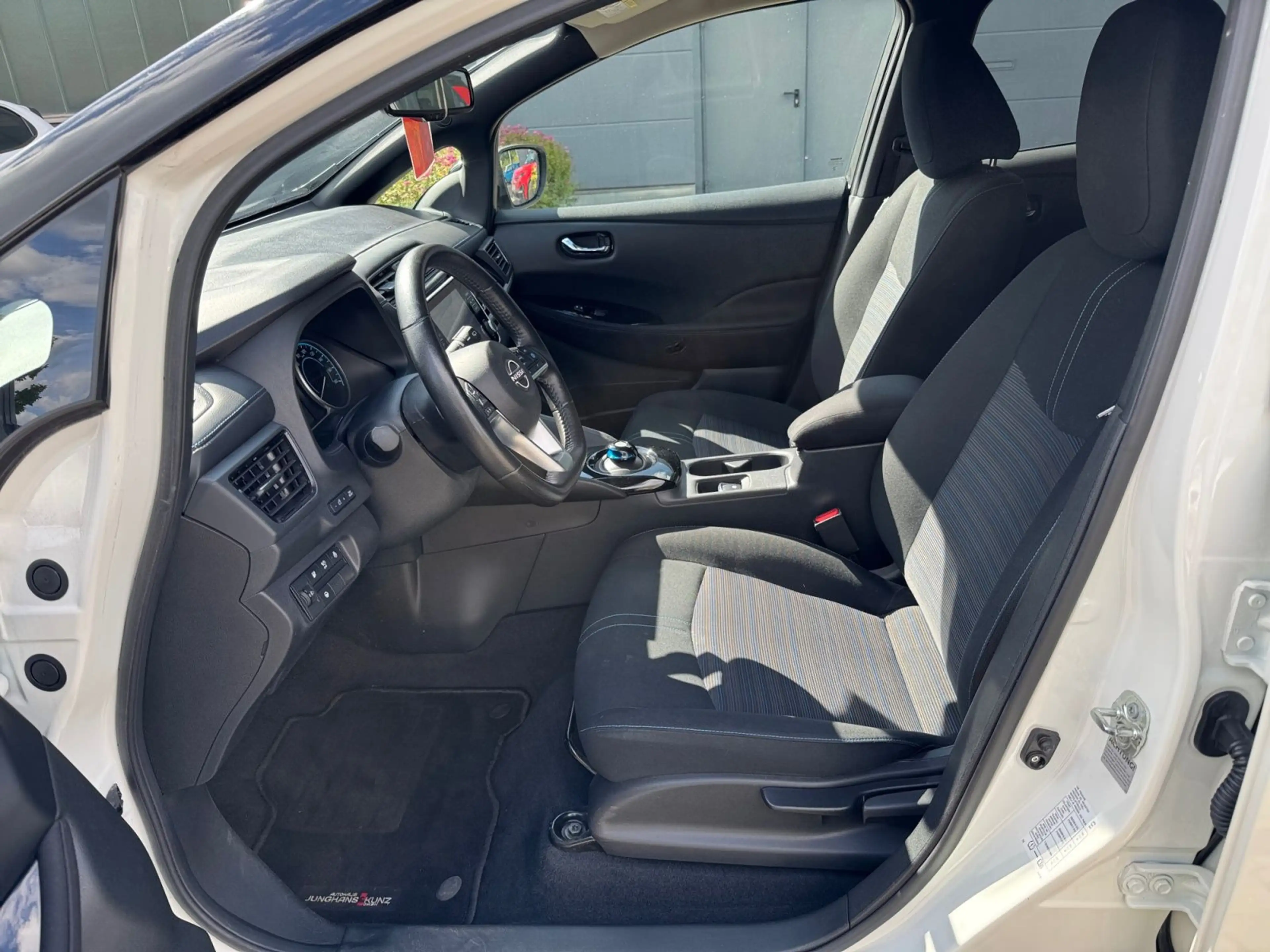Nissan Leaf N-Connecta Winter LED — photo 10