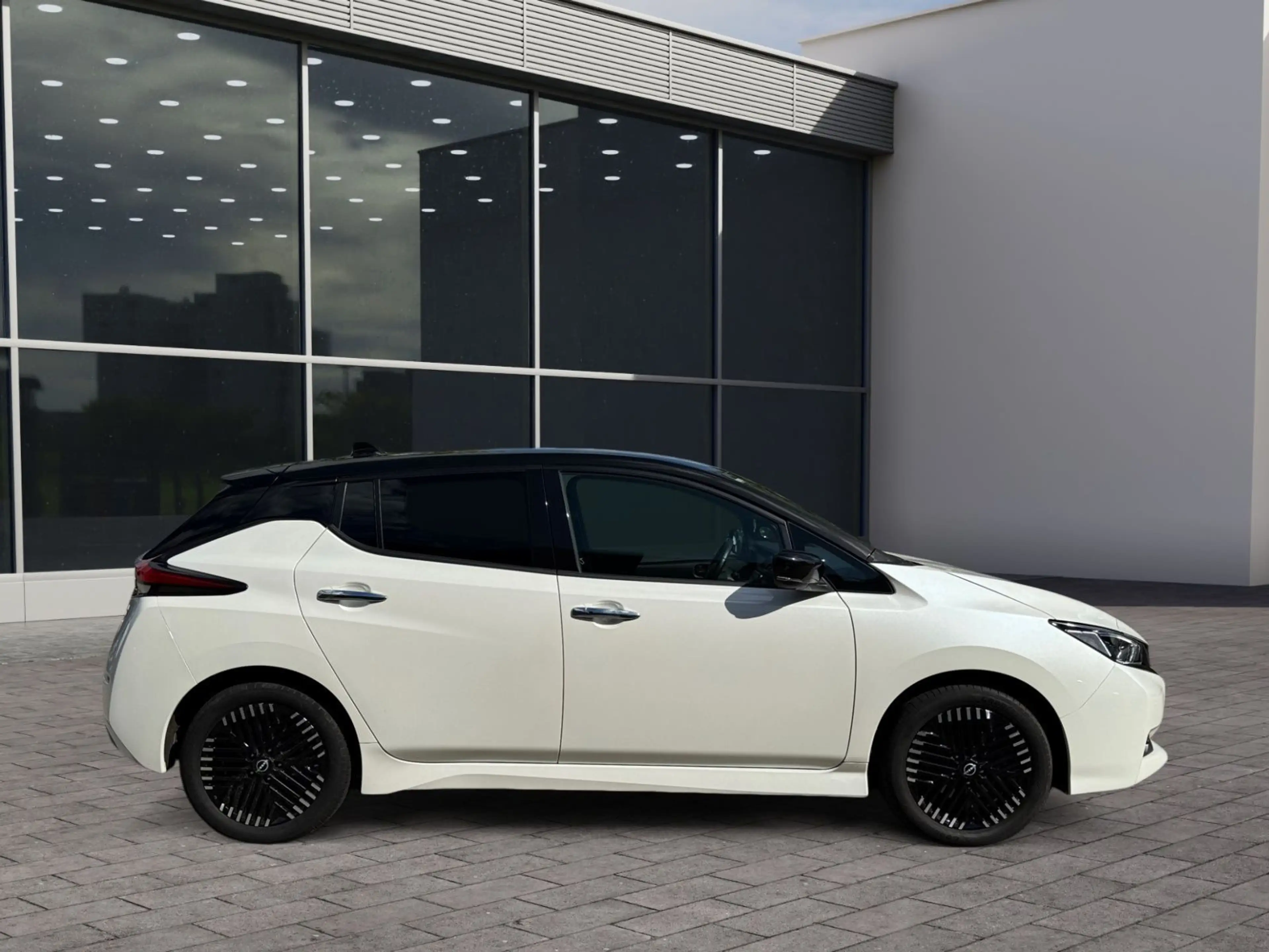 Nissan Leaf N-Connecta Winter LED — photo 8