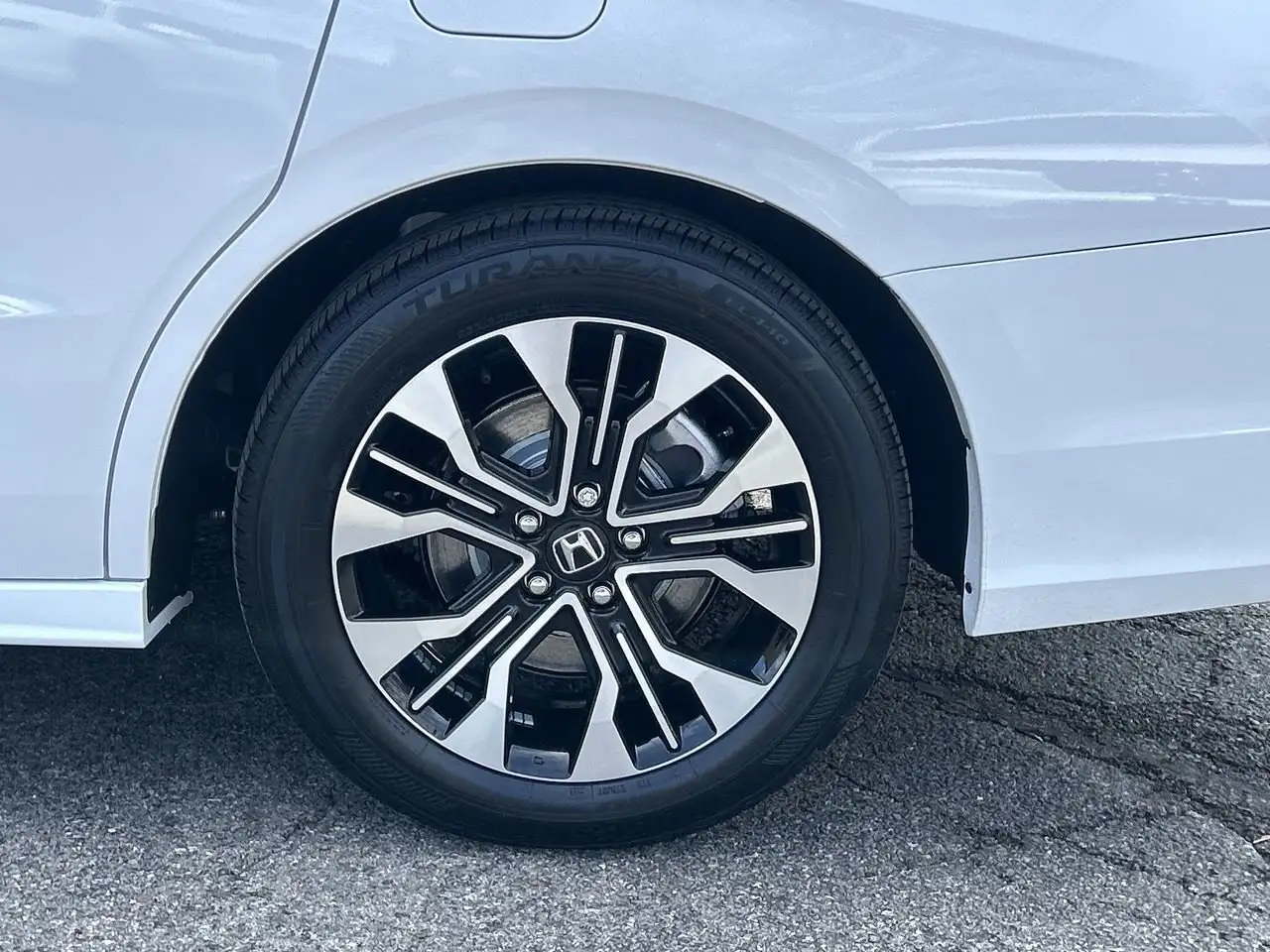 Honda Odyssey снимка Honda Odyssey