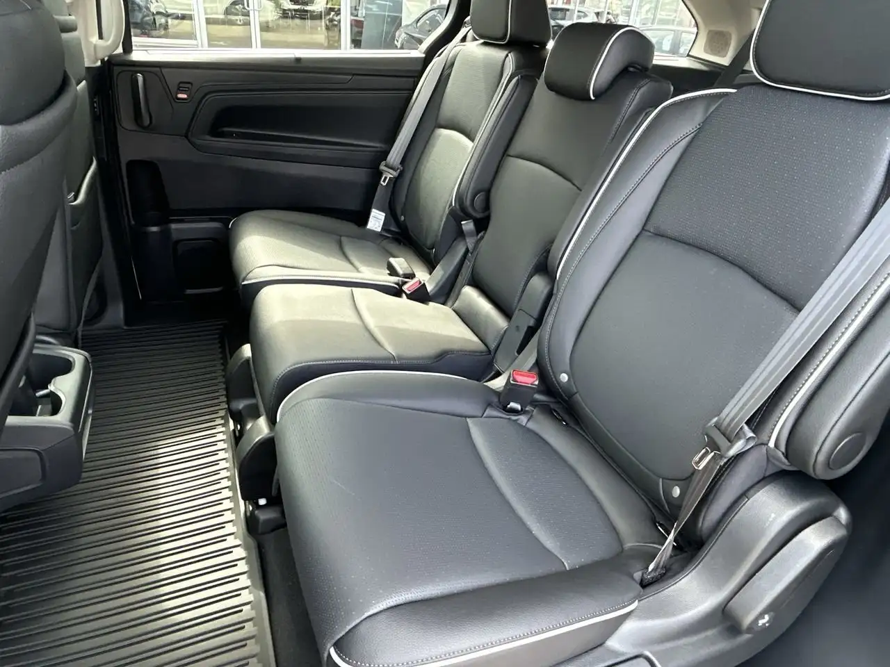 Honda Odyssey снимка Honda Odyssey