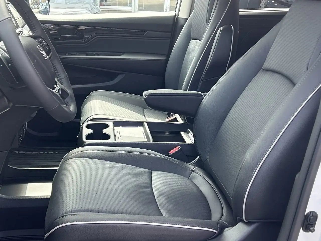 Honda Odyssey снимка Honda Odyssey